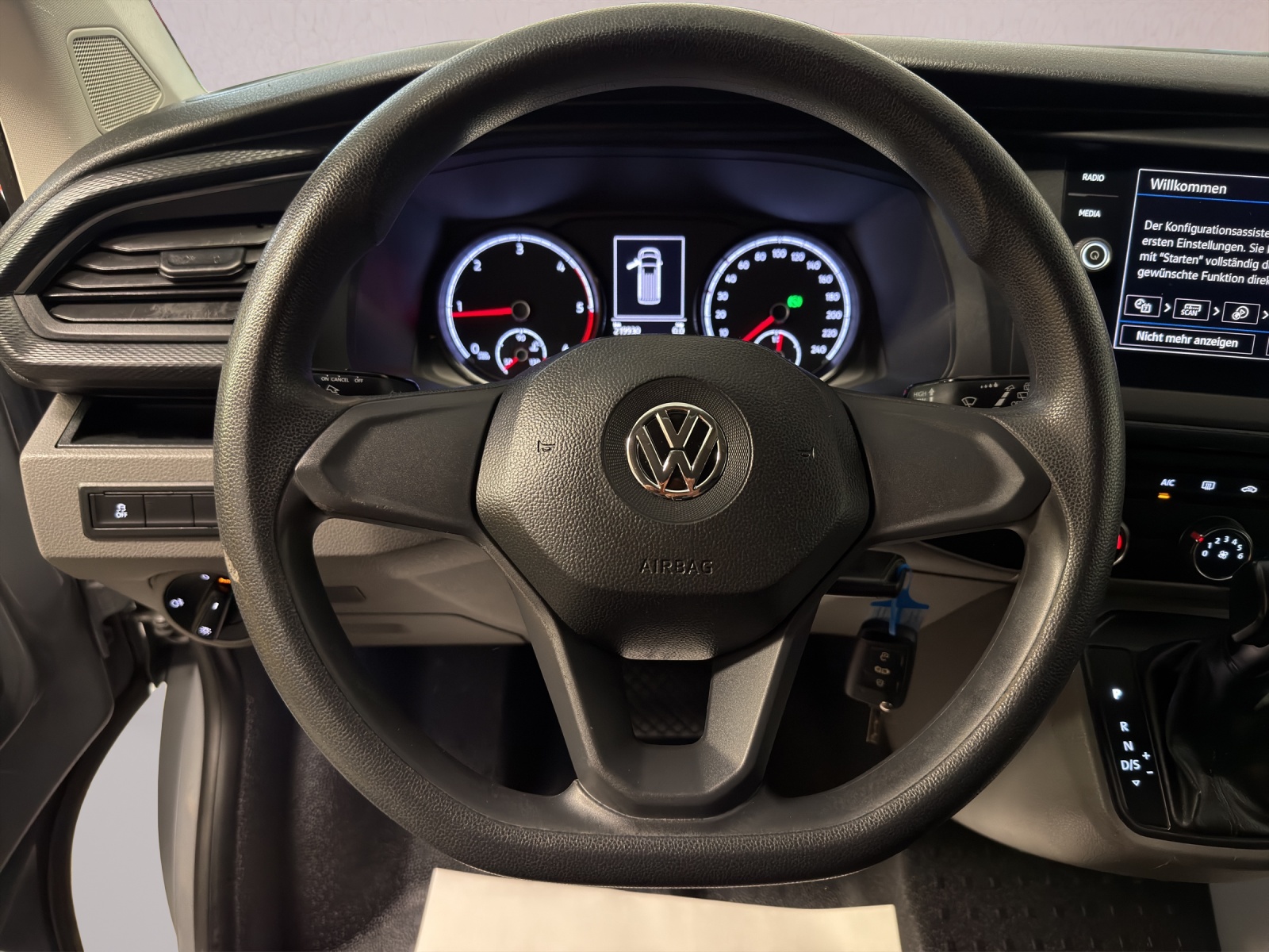 VW T6.1 2.0 TDI DSG Transporter (150PS)-image-10