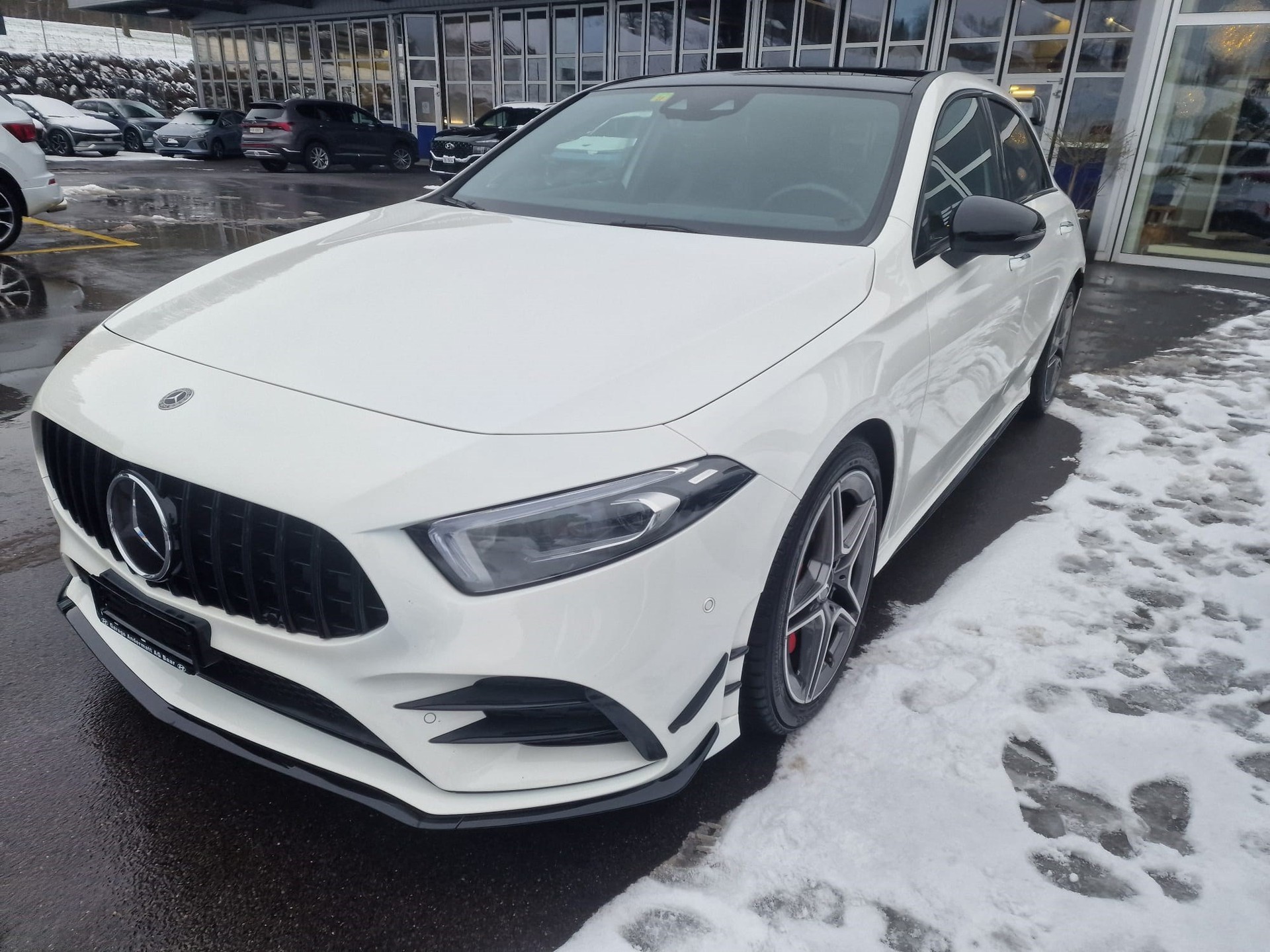 MERCEDES-BENZ A 35 AMG 4Matic Speedshift-showroom-element-1