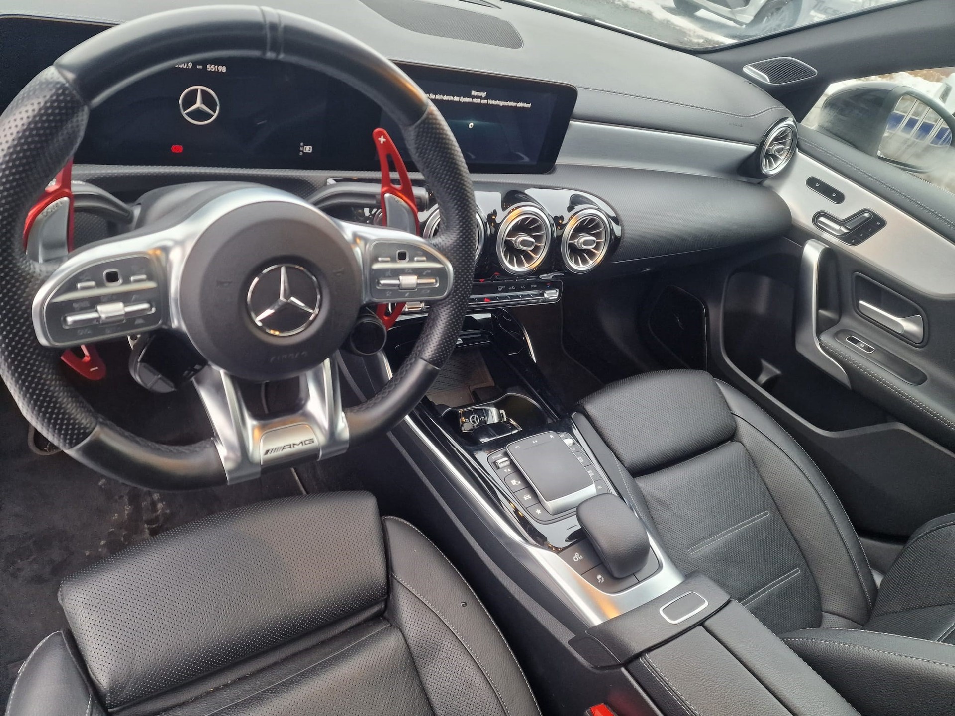 MERCEDES-BENZ A 35 AMG 4Matic Speedshift-image-12