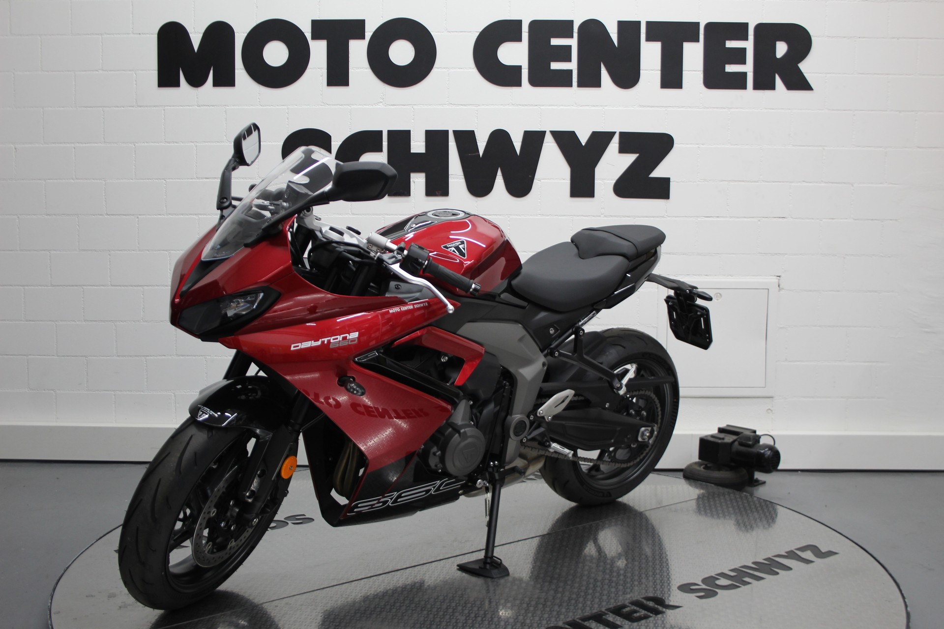 TRIUMPH Daytona 660-image-3