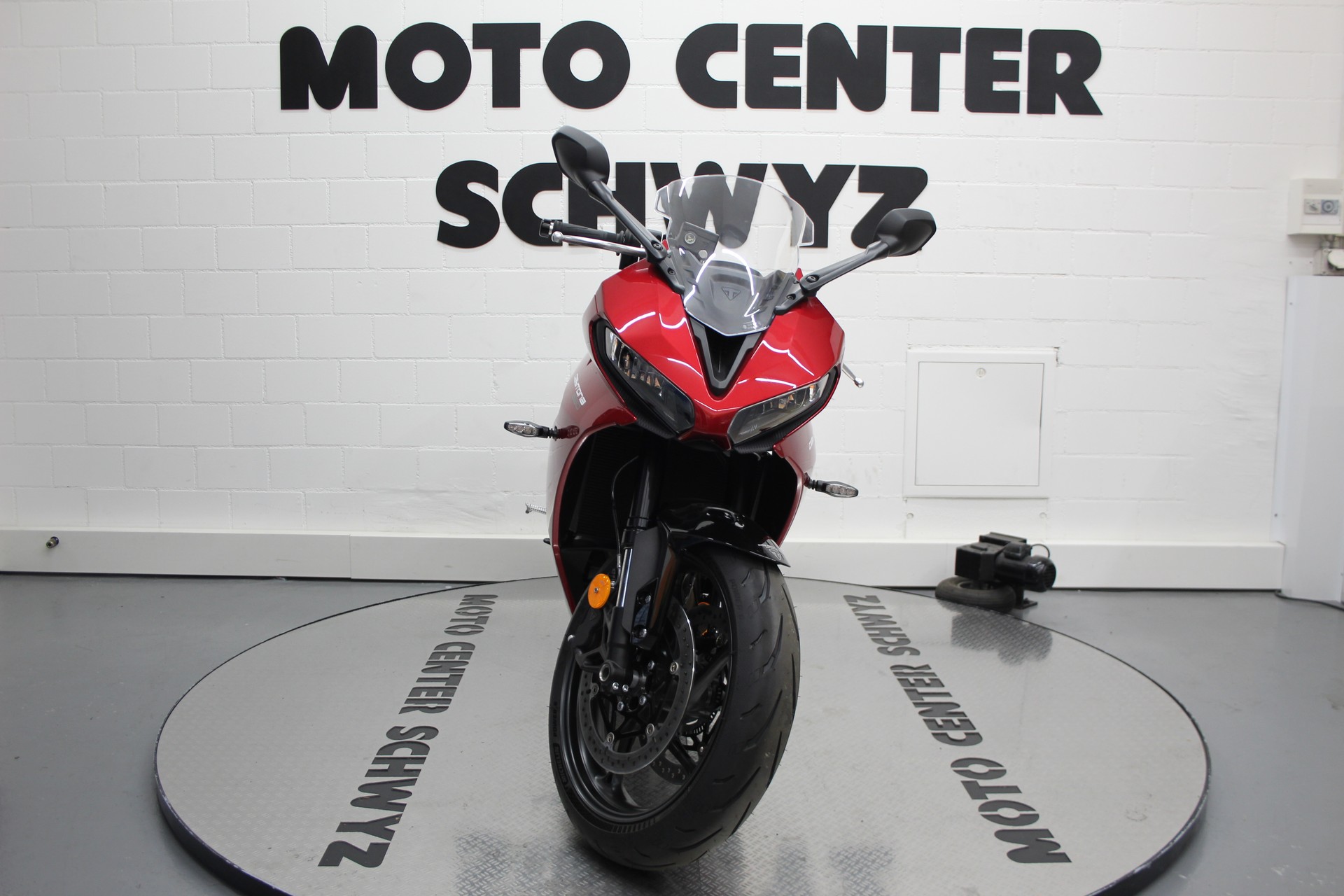 TRIUMPH Daytona 660-image-2