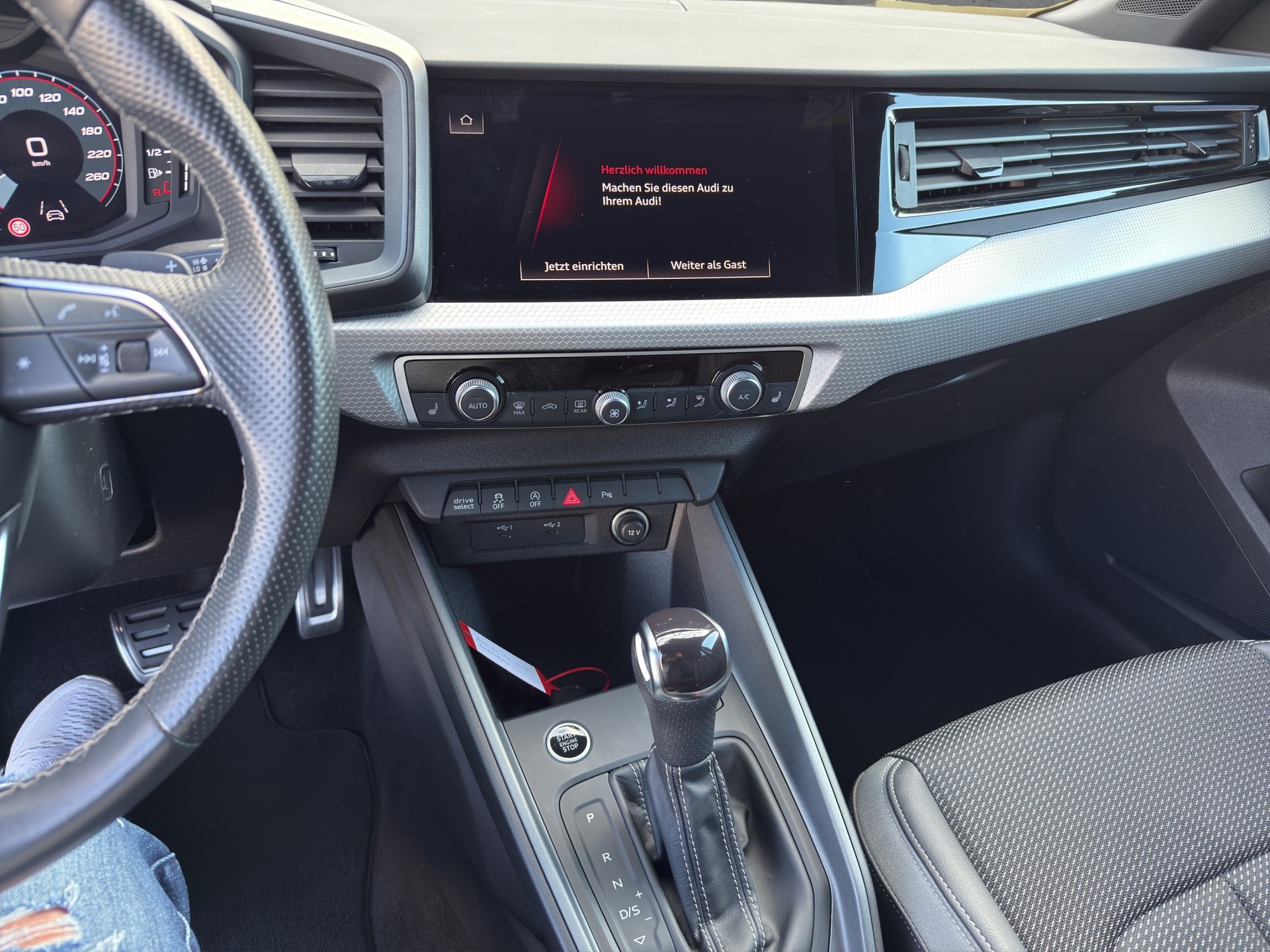 AUDI A1 Sportback 40 TFSI S Line-image-6