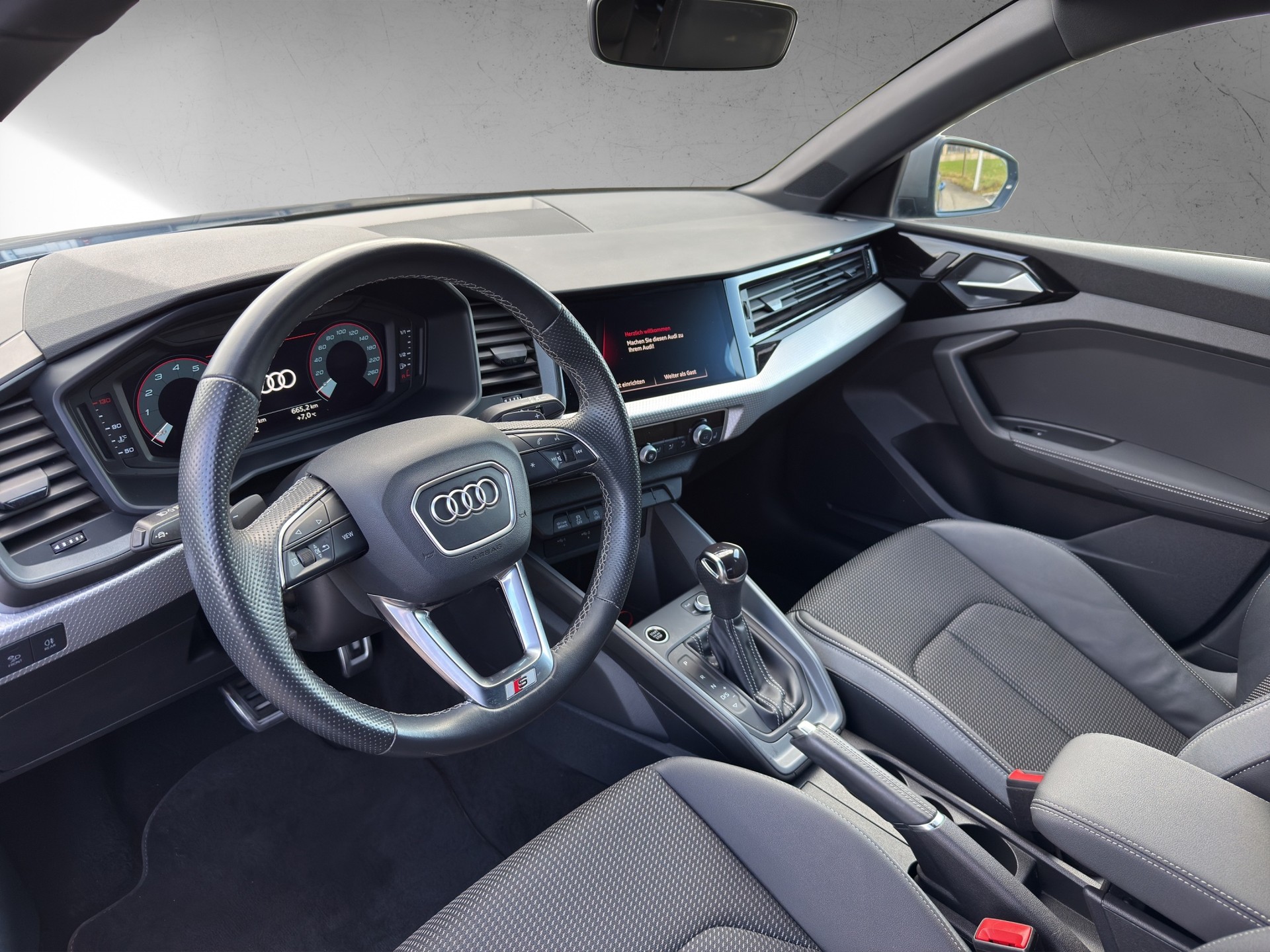 AUDI A1 Sportback 40 TFSI S Line-image-5