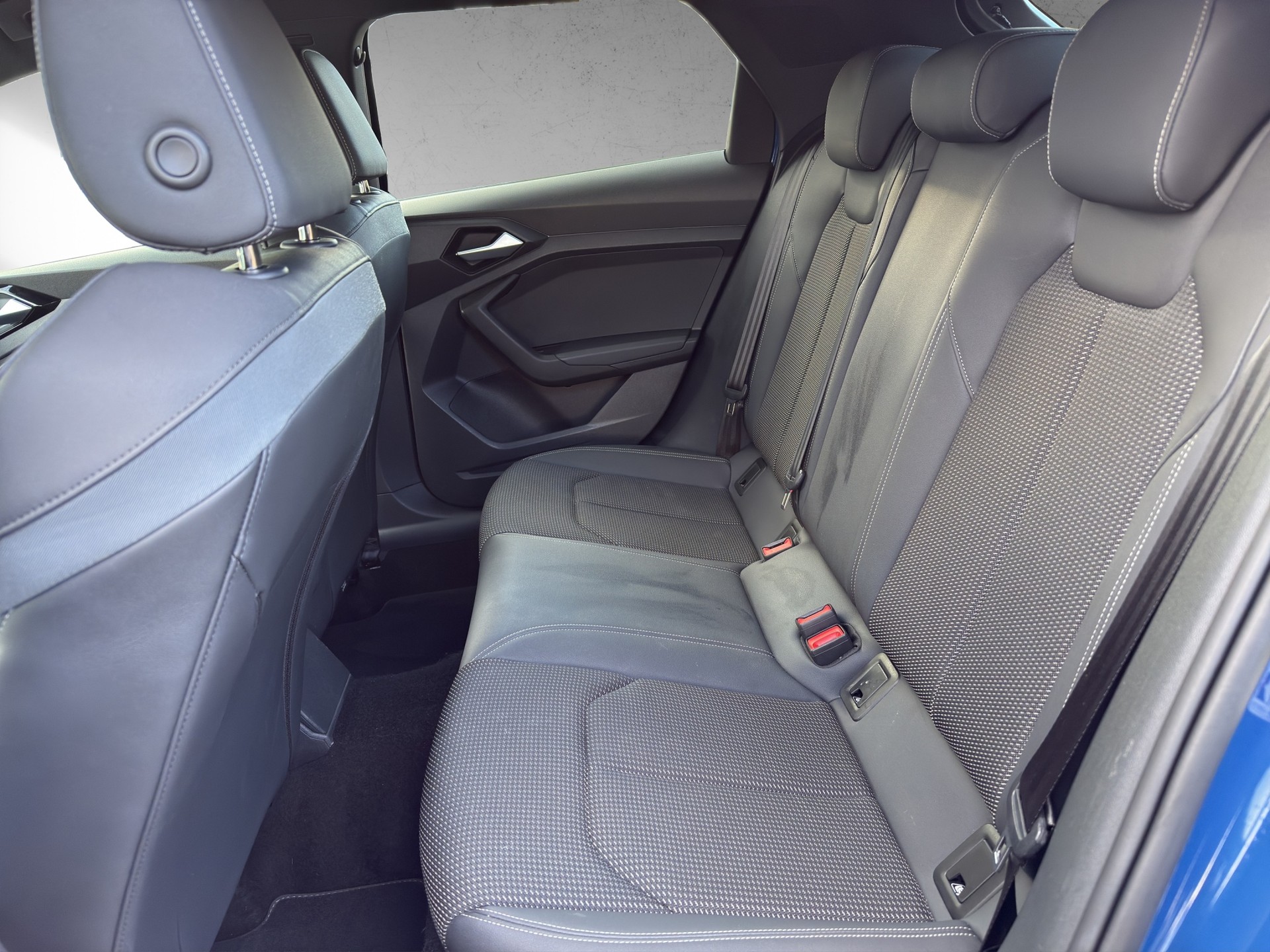 AUDI A1 Sportback 40 TFSI S Line-image-9