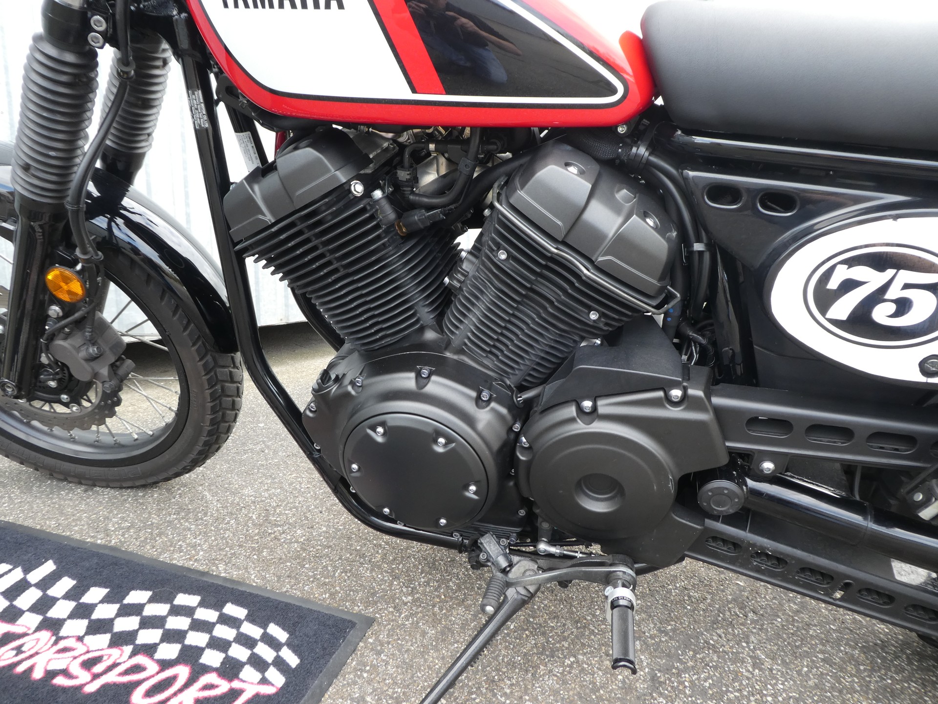 YAMAHA SCR 950 ABS-image-6