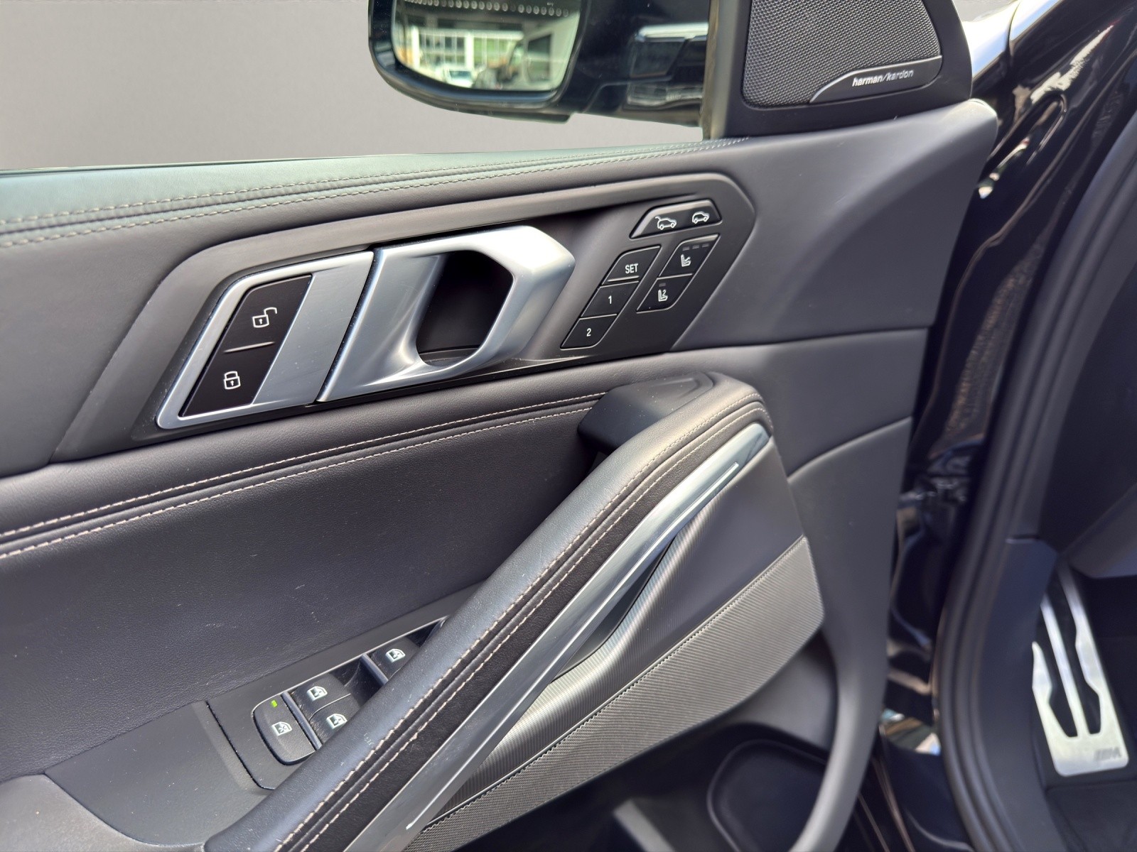 BMW X6 M50d-image-16