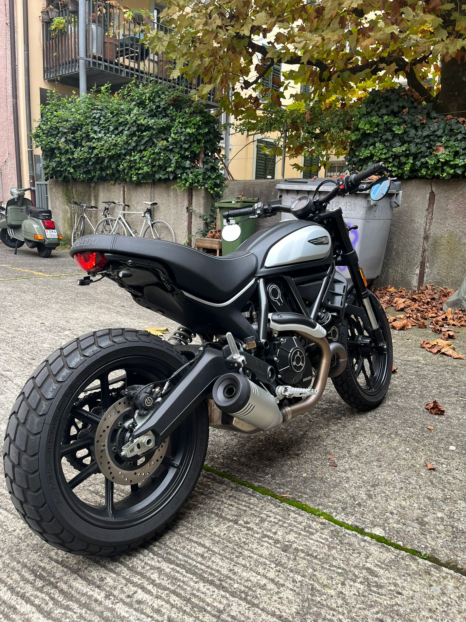 DUCATI Scrambler 803 Icon Dark-image-1