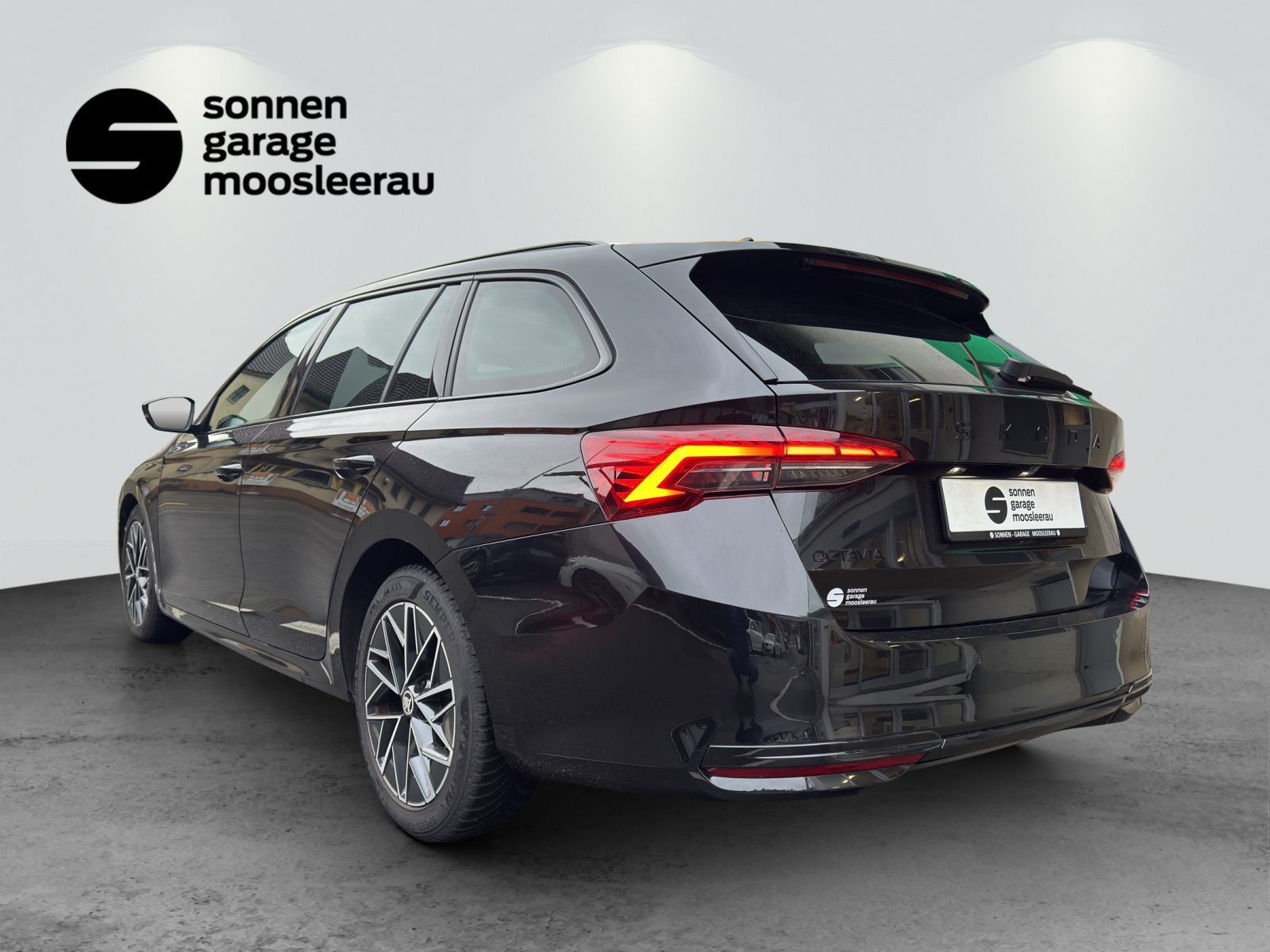 SKODA Octavia Combi 1.5 TSI mHEV DSG Sport Line-showroom-element-3