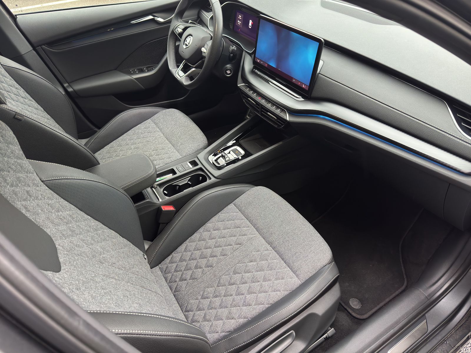 SKODA Octavia Combi 1.5 TSI mHEV DSG Sport Line-image-8