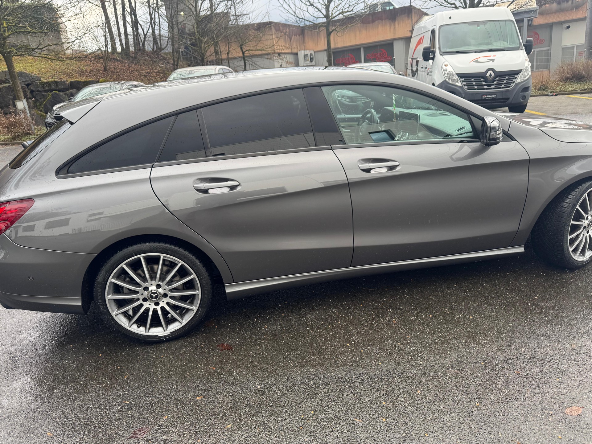 MERCEDES-BENZ CLA Shooting Brake 200 AMG Line 7G-DCT-image-3