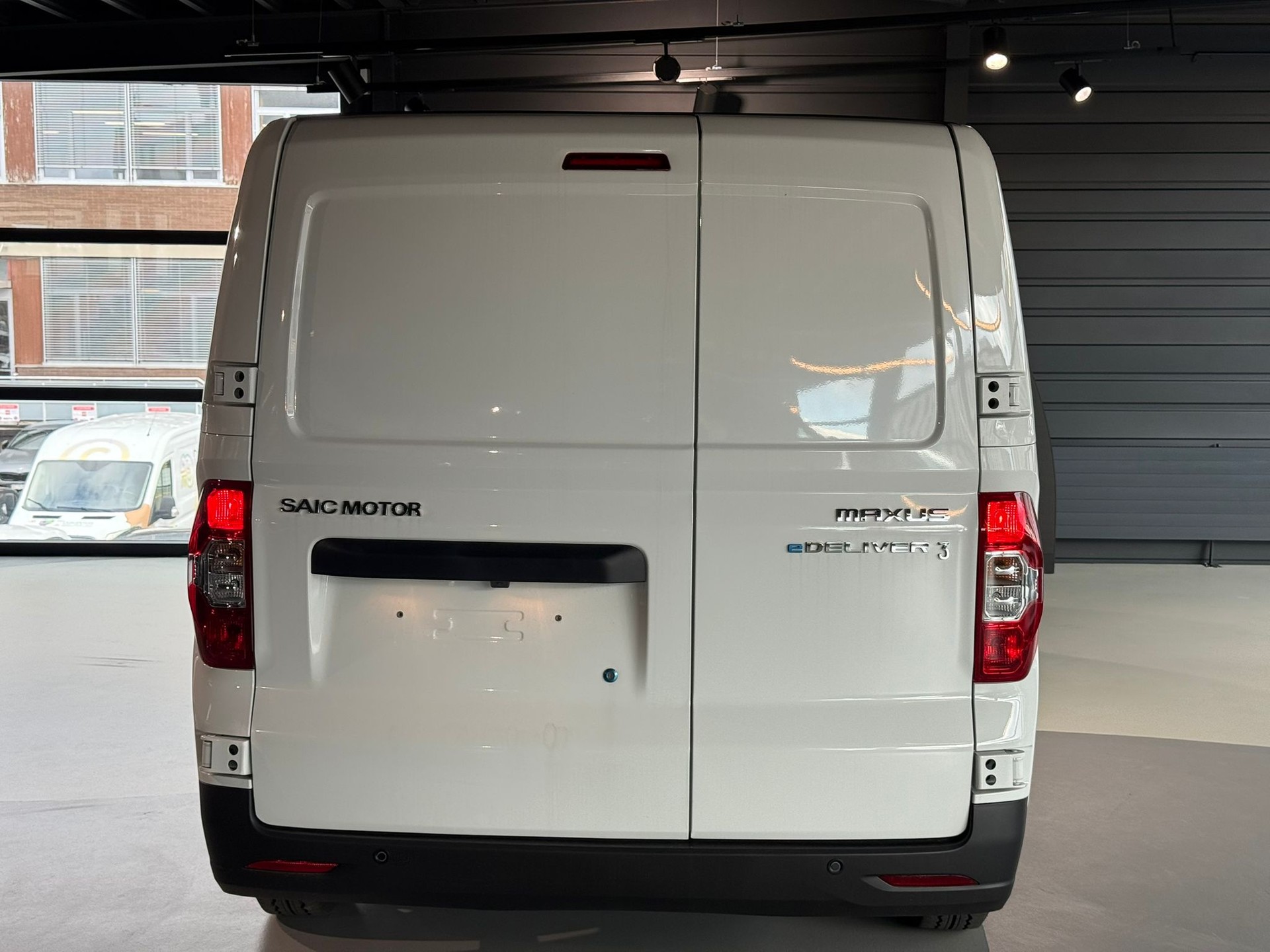 MAXUS eDELIVER 3 Kastenaufbau L1H1 50kWh-showroom-element-2