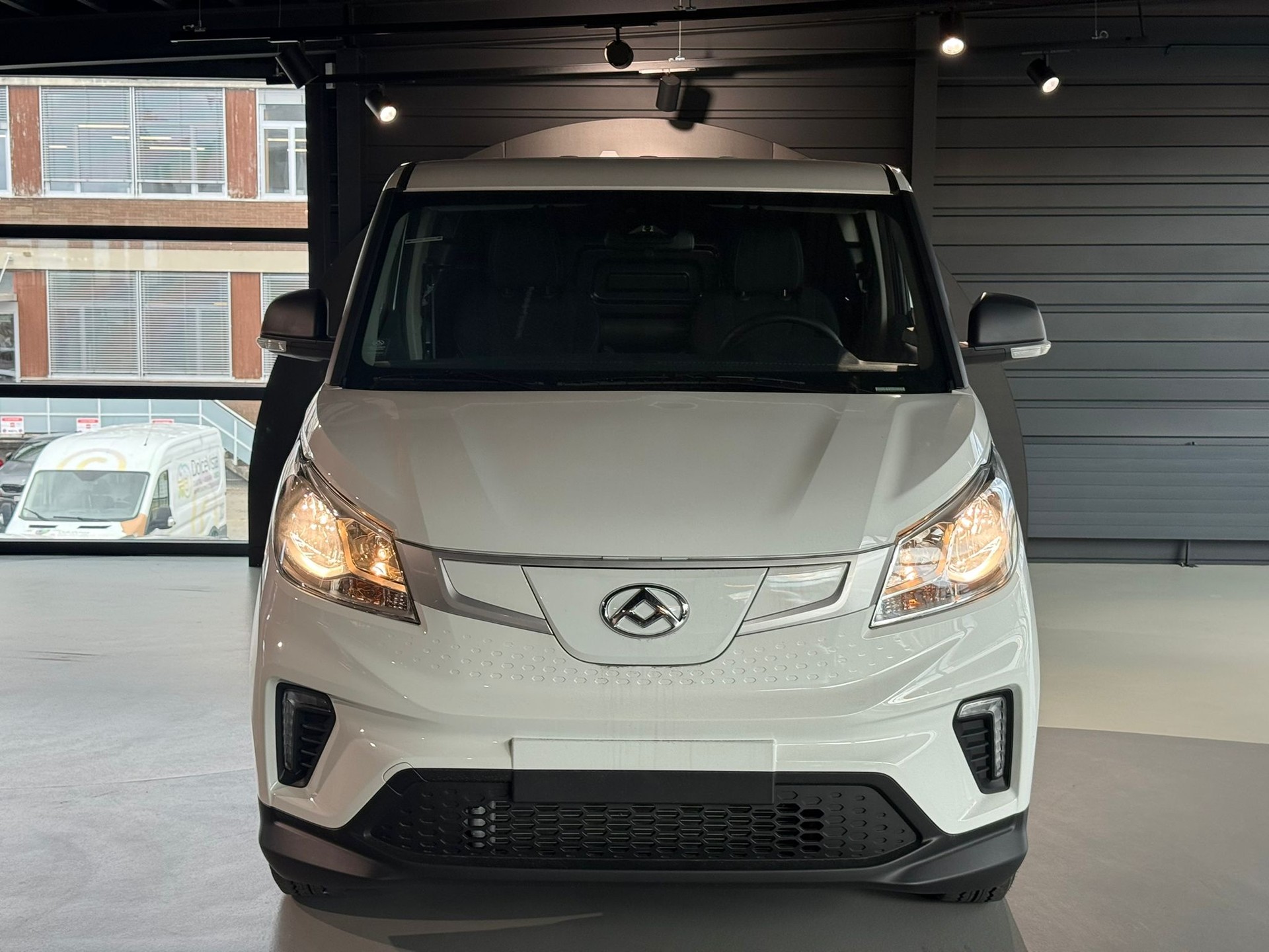 MAXUS eDELIVER 3 Kastenaufbau L1H1 50kWh-showroom-element-1