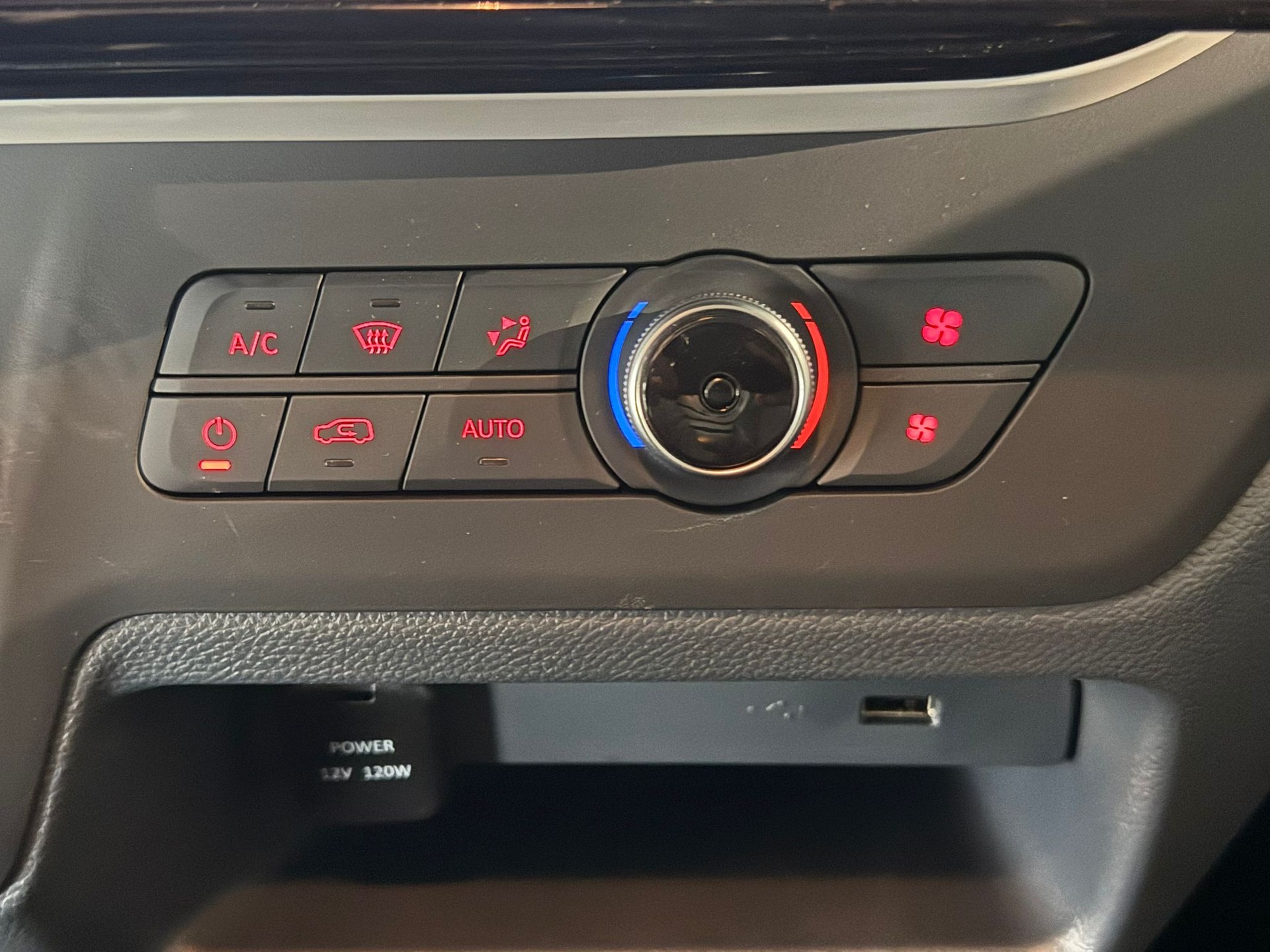MAXUS eDELIVER 3 Kastenaufbau L1H1 50kWh-image-17