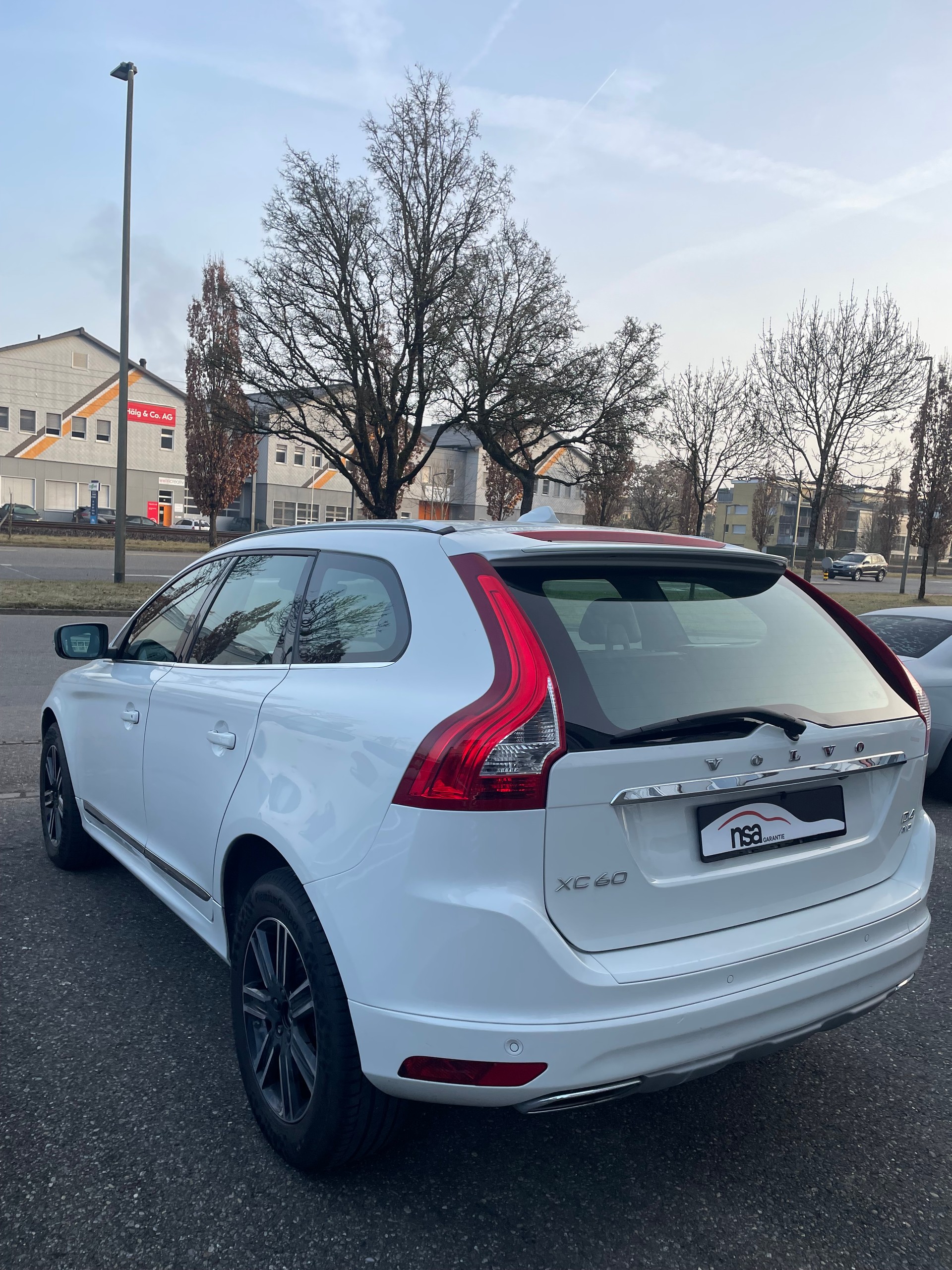 VOLVO XC60 D4 AWD Summum Geartronic-image-4