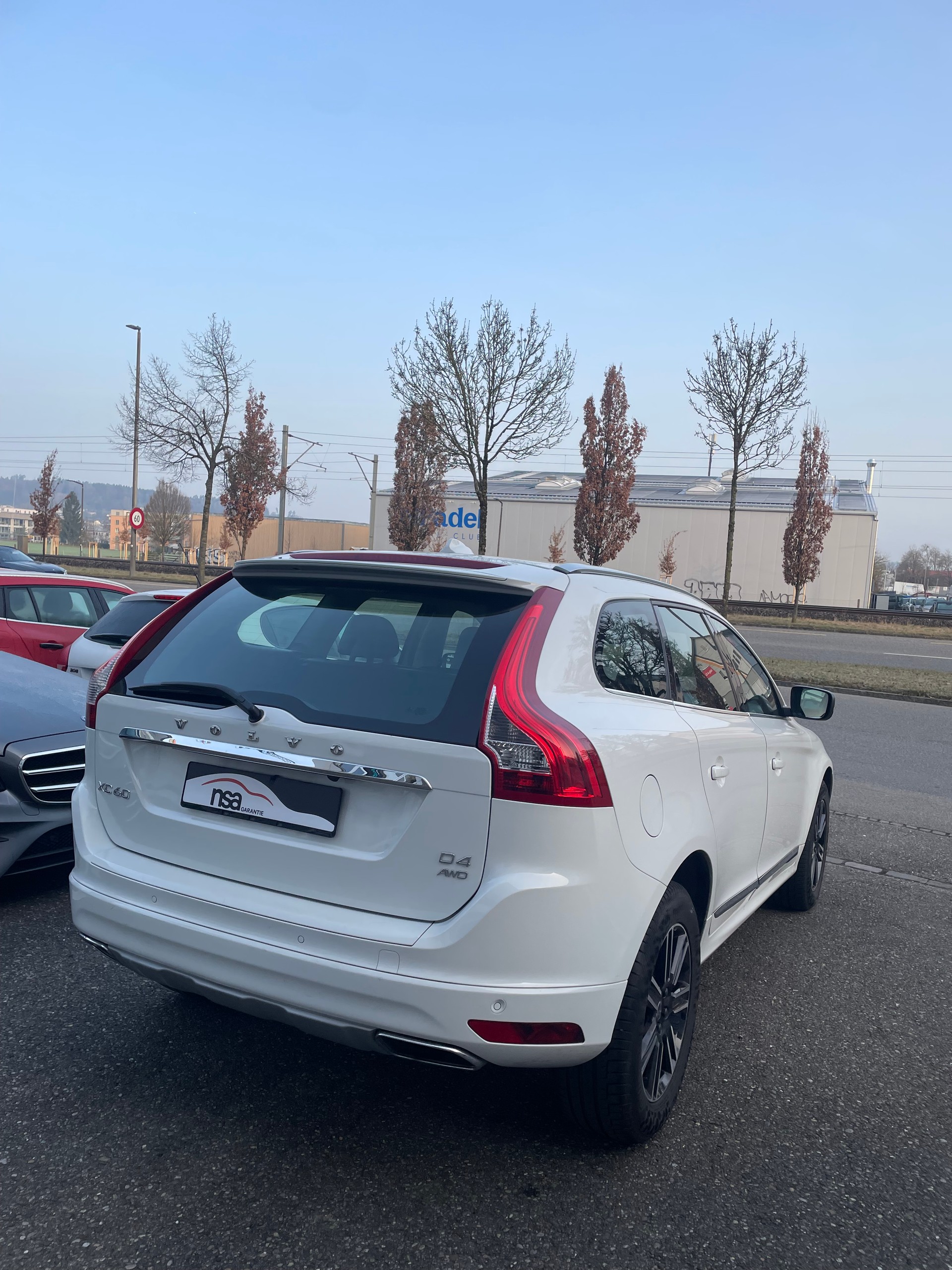 VOLVO XC60 D4 AWD Summum Geartronic-showroom-element-3