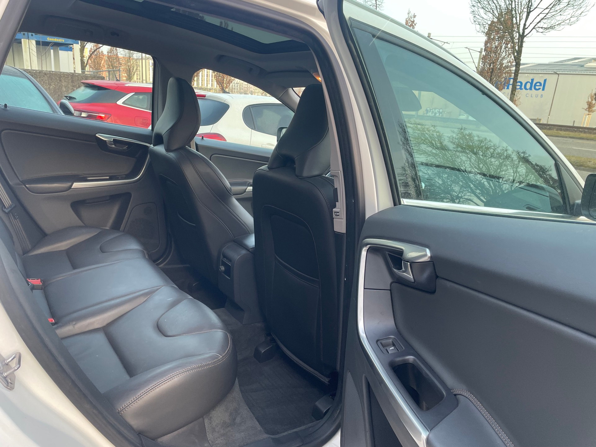VOLVO XC60 D4 AWD Summum Geartronic-image-8