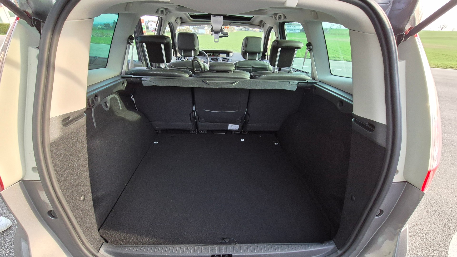 RENAULT Grand Scénic 1.5 dCi Bose EDC-image-9