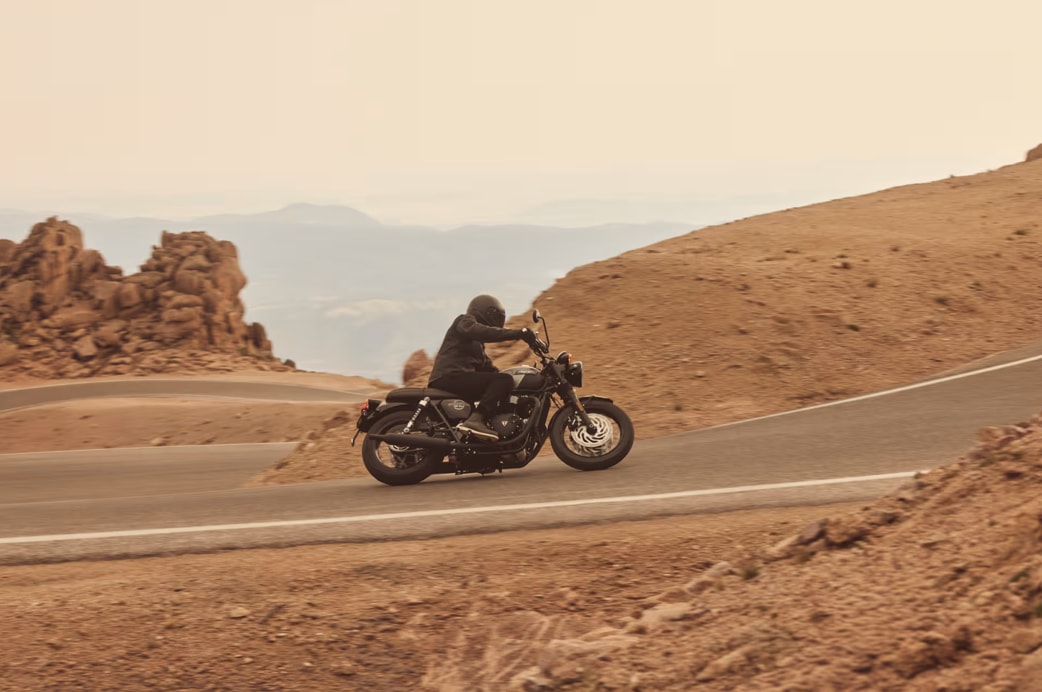 TRIUMPH Bonneville T120 Black-image-1
