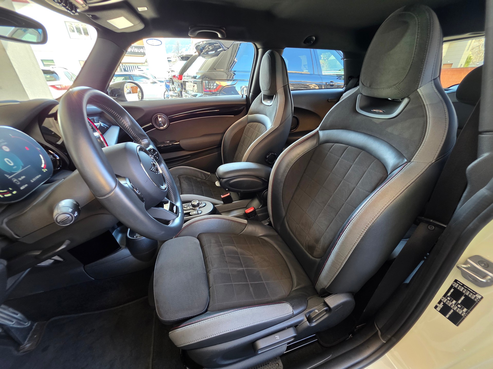 MINI Cooper John Cooper Works Steptronic-image-12