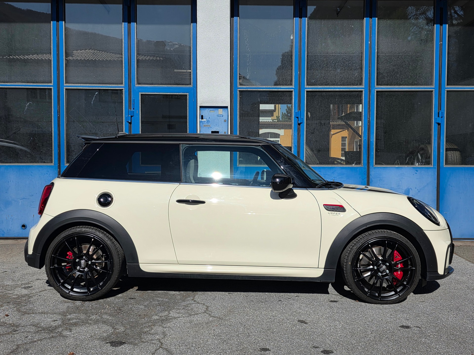 MINI Cooper John Cooper Works Steptronic-image-8
