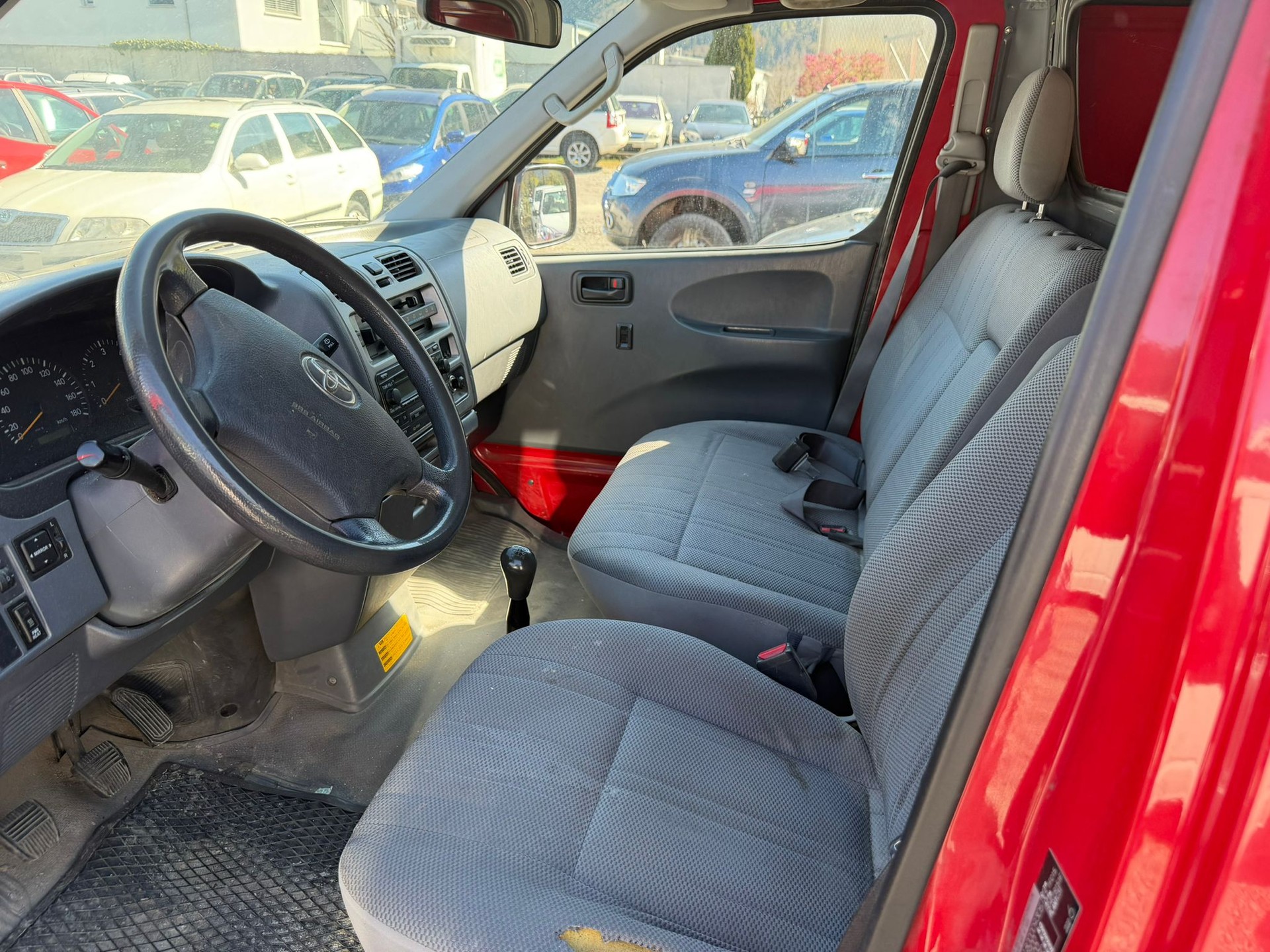 TOYOTA Hiace D-4D Kombi LWB-image-4