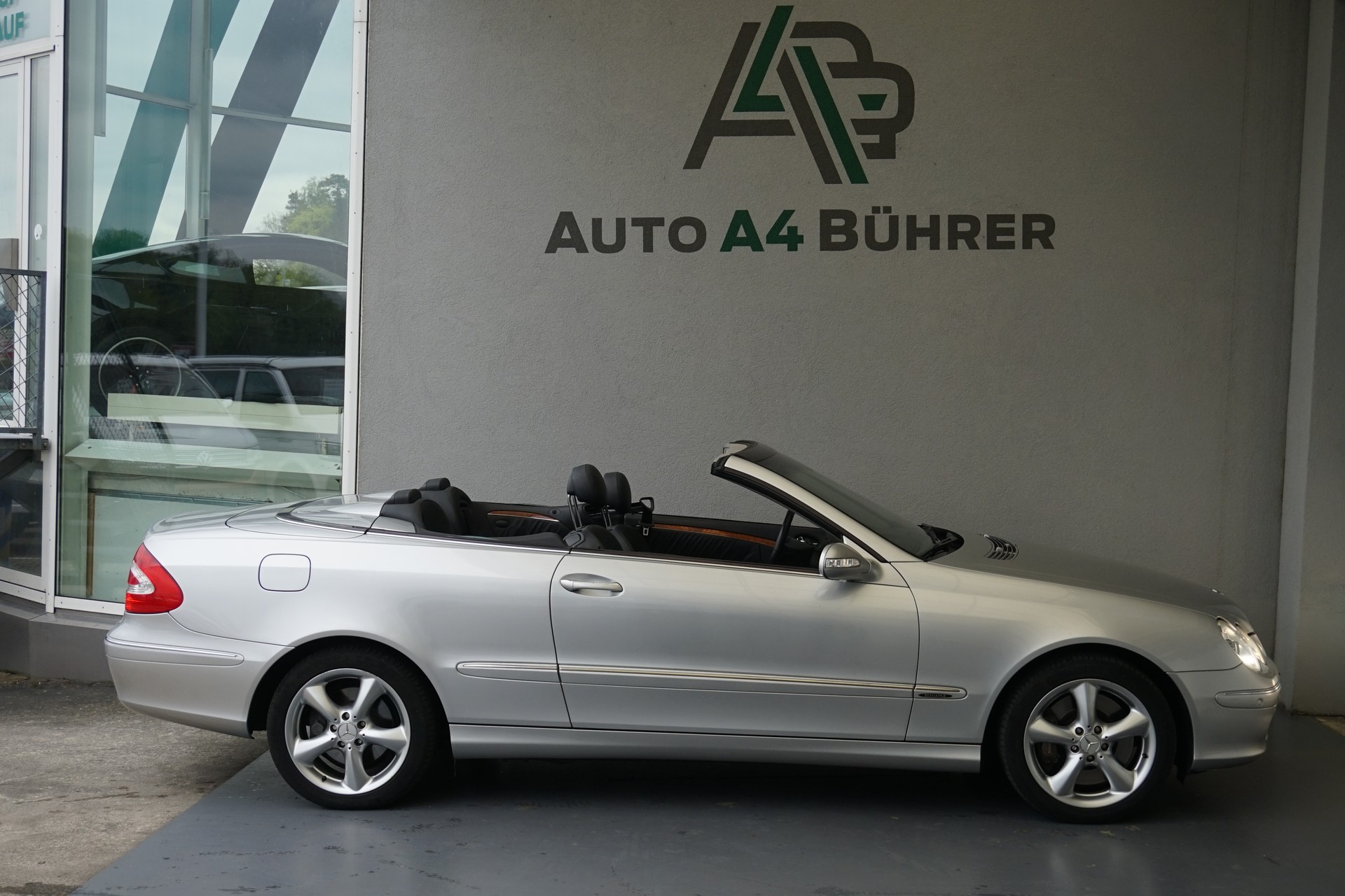 MERCEDES-BENZ CLK 500 Elégance 306 PS Cabriolet mit dem genialen 5,0i V8 Motor und Top-Ausstattung sogar mit Abstandsregeltempomat!!-image-9