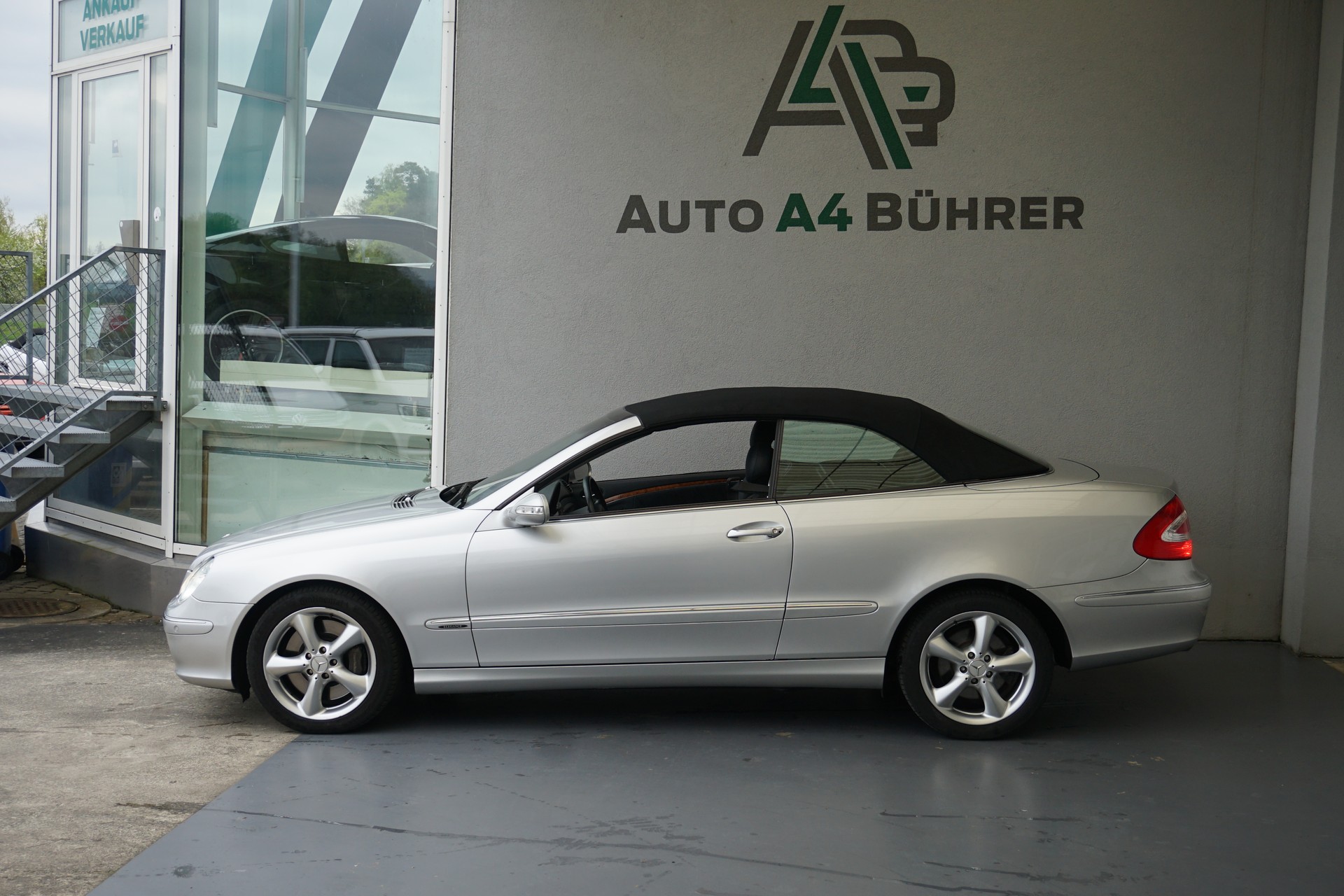 MERCEDES-BENZ CLK 500 Elégance 306 PS Cabriolet mit dem genialen 5,0i V8 Motor und Top-Ausstattung sogar mit Abstandsregeltempomat!!
