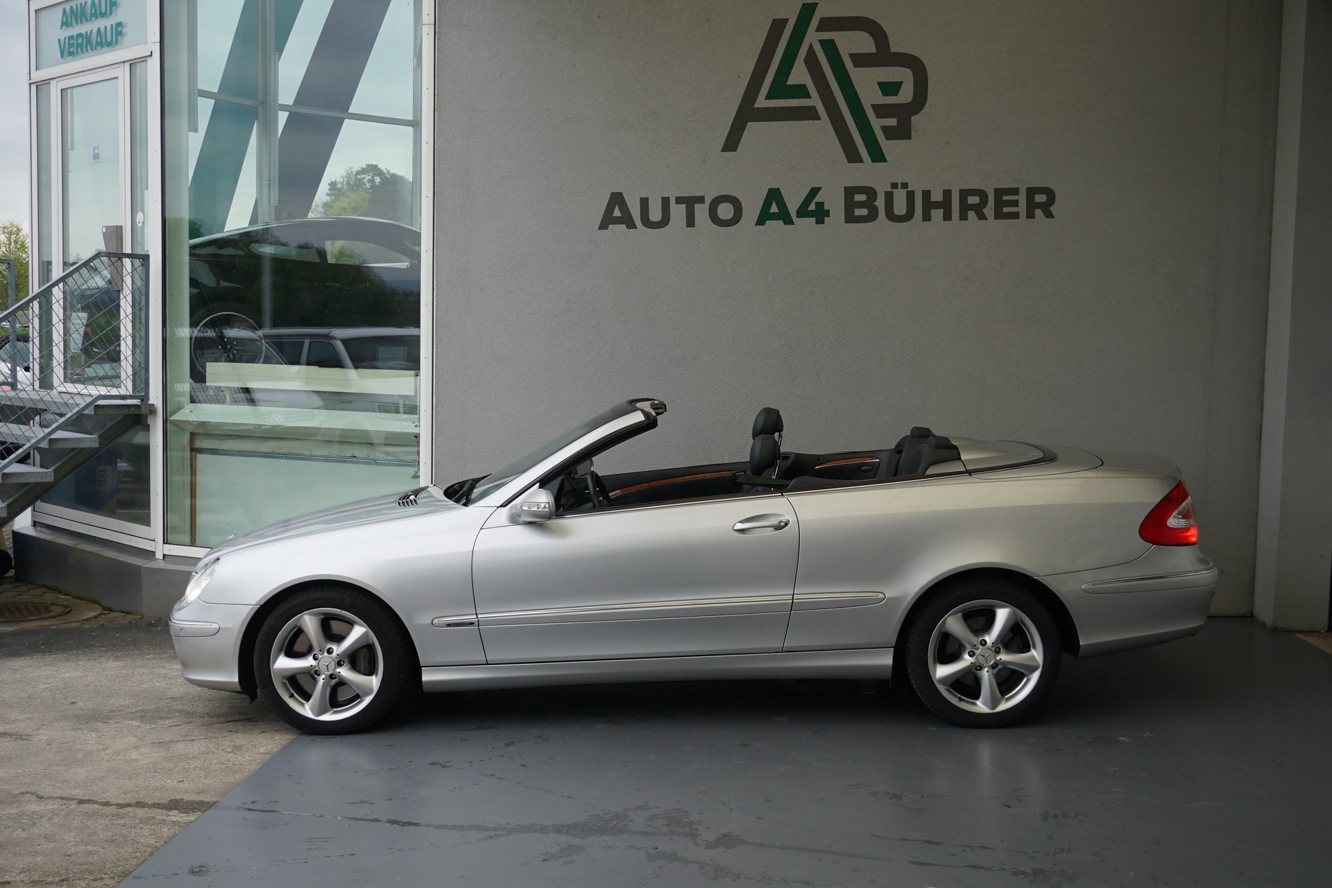 MERCEDES-BENZ CLK 500 Elégance 306 PS Cabriolet mit dem genialen 5,0i V8 Motor und Top-Ausstattung sogar mit Abstandsregeltempomat!!-showroom-element-1