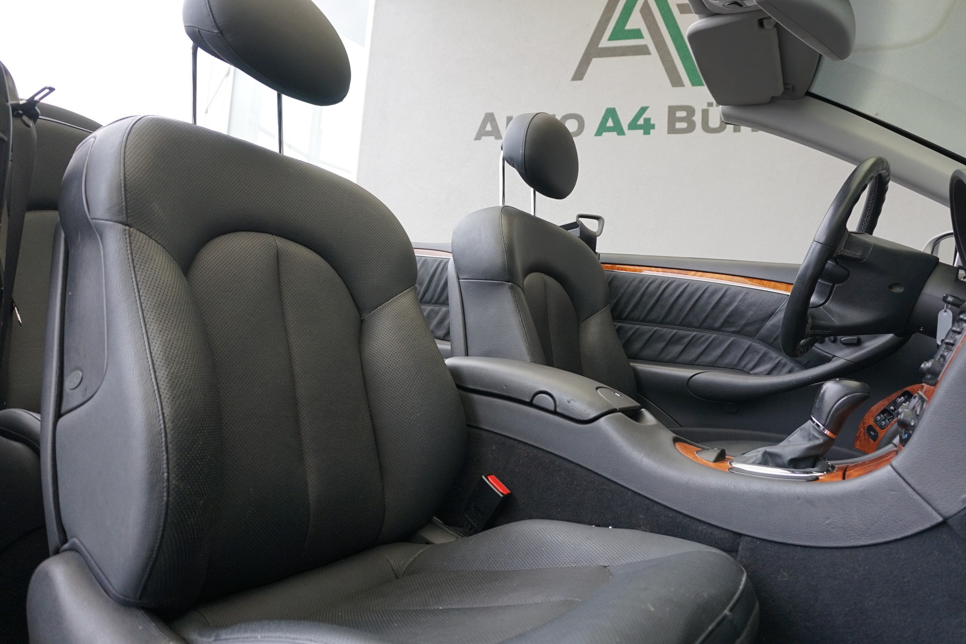 MERCEDES-BENZ CLK 500 Elégance 306 PS Cabriolet mit dem genialen 5,0i V8 Motor und Top-Ausstattung sogar mit Abstandsregeltempomat!!-image-25