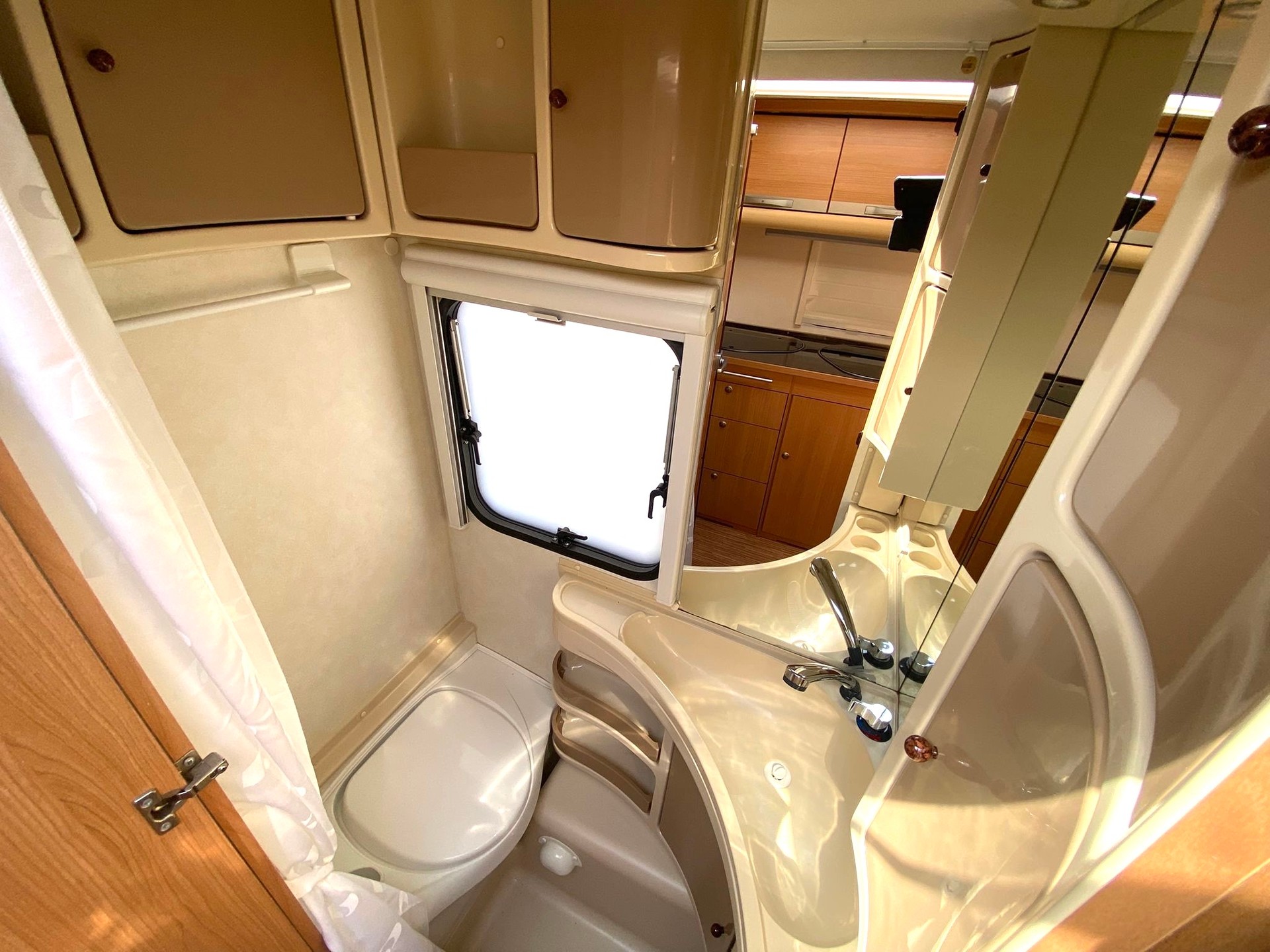 ADRIA 552 UL-showroom-element-3