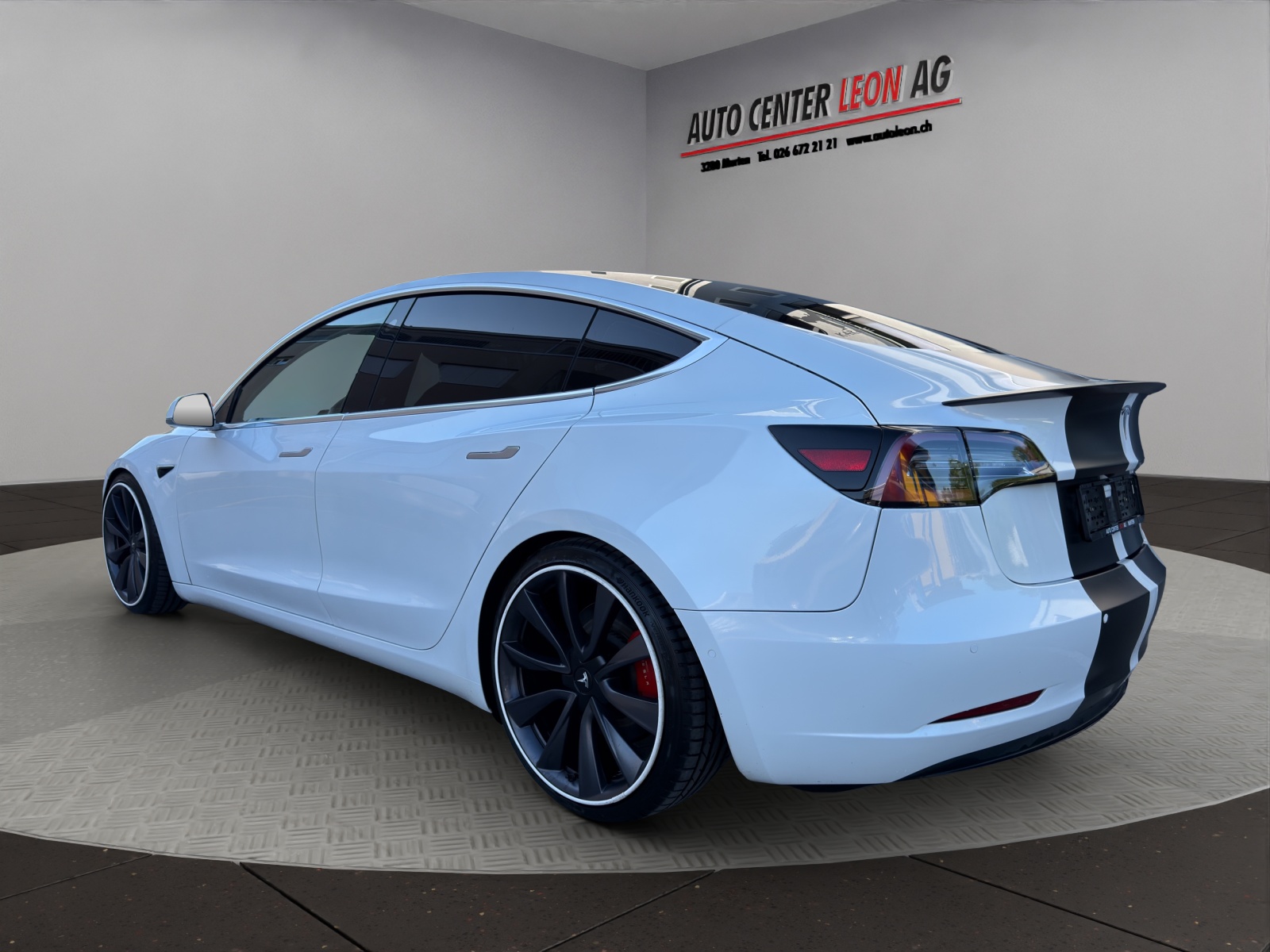 TESLA Model 3 Performance Dual Motor AWD-showroom-element-2