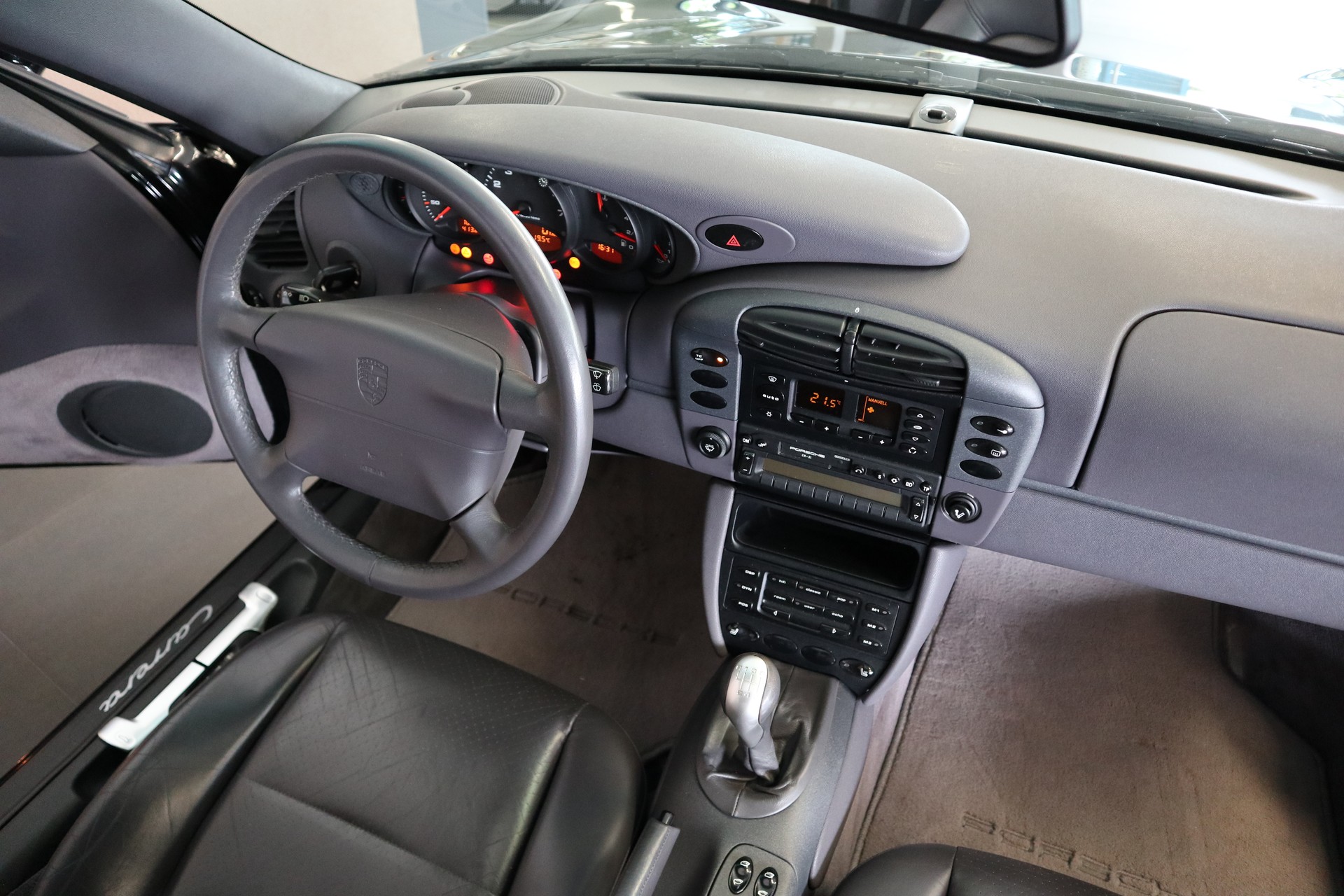 PORSCHE 911 (996) Carrera-image-9