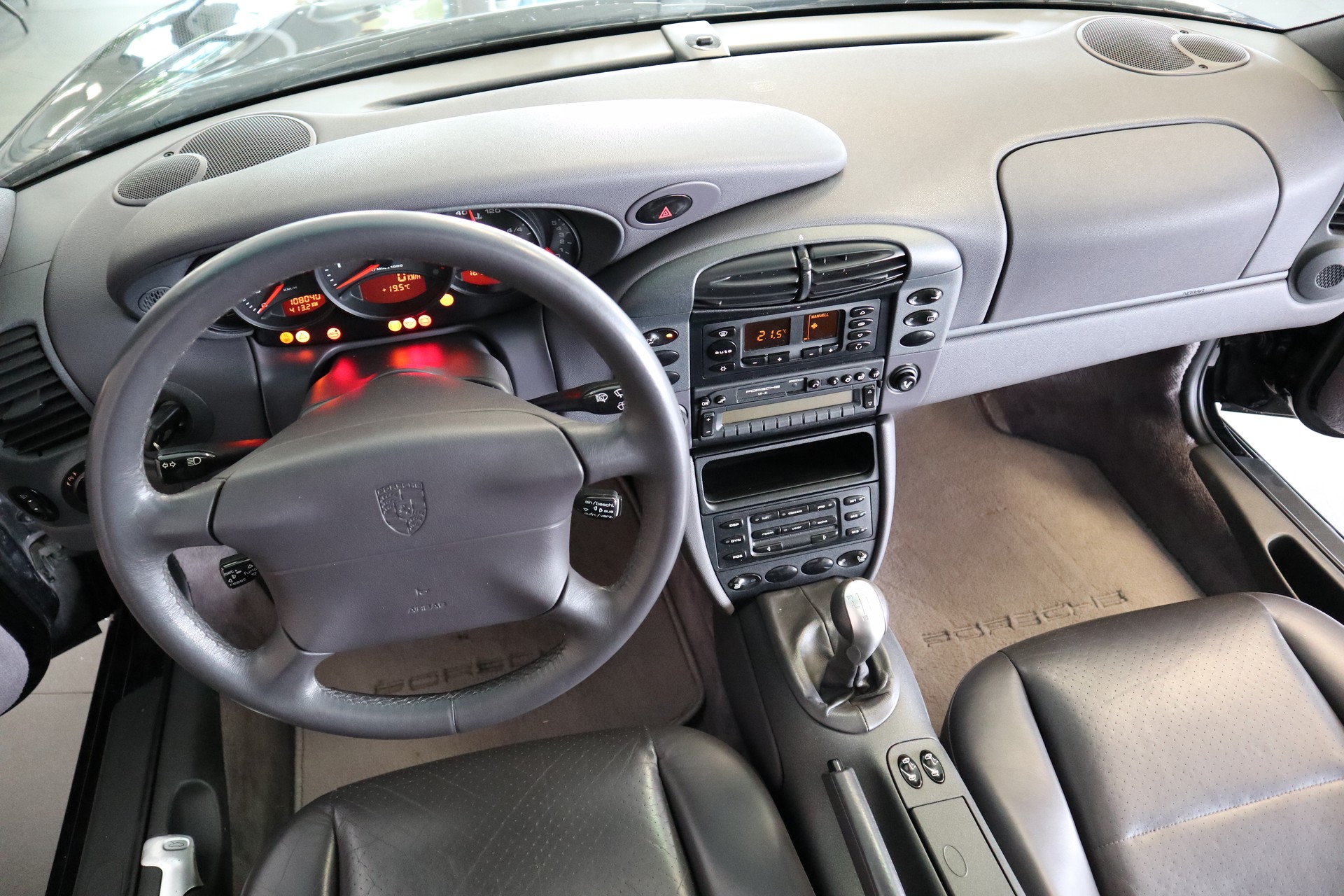 PORSCHE 911 (996) Carrera-image-11
