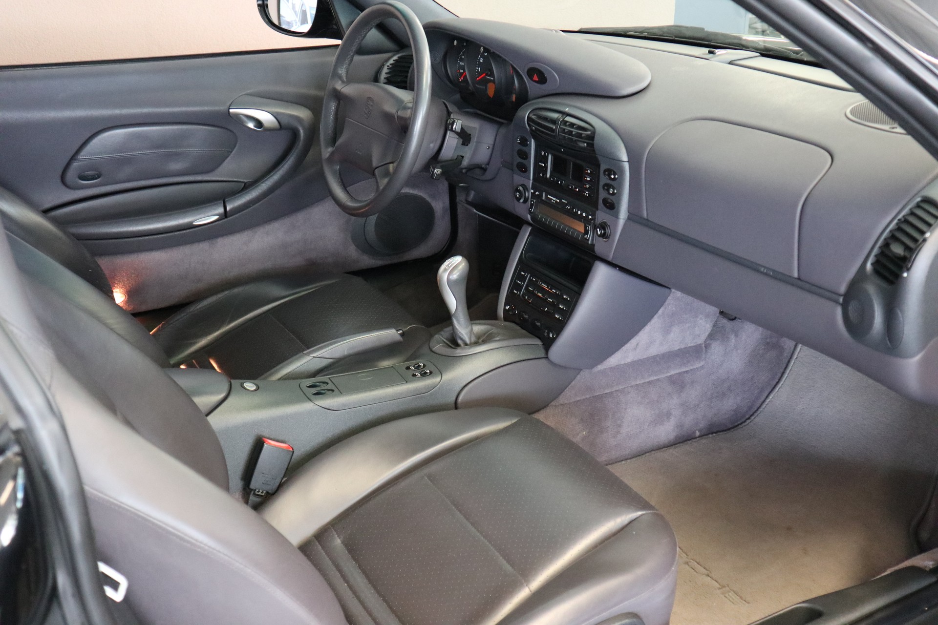 PORSCHE 911 (996) Carrera-image-6