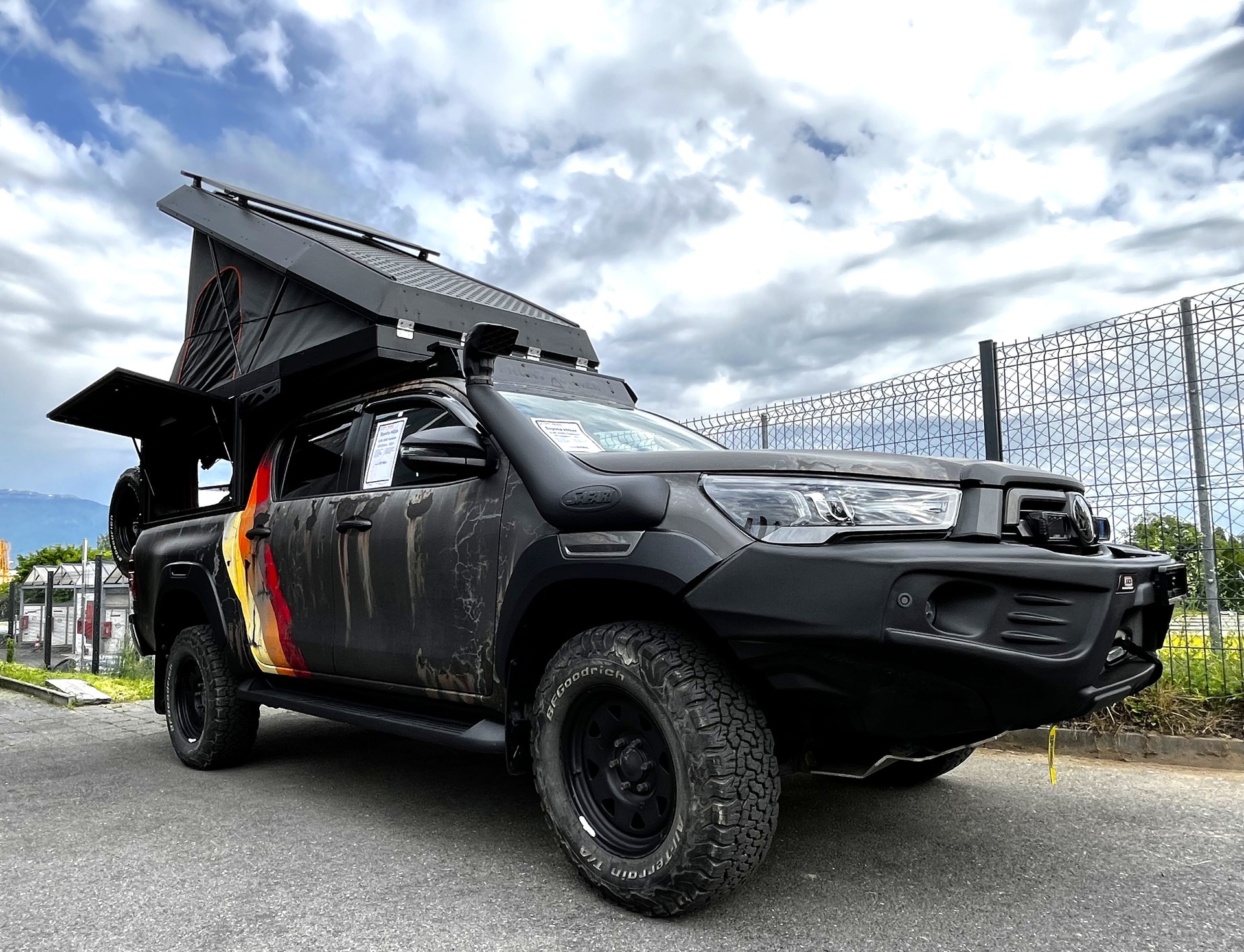 TOYOTA 2.8 D4D Invicible Canopy Camper