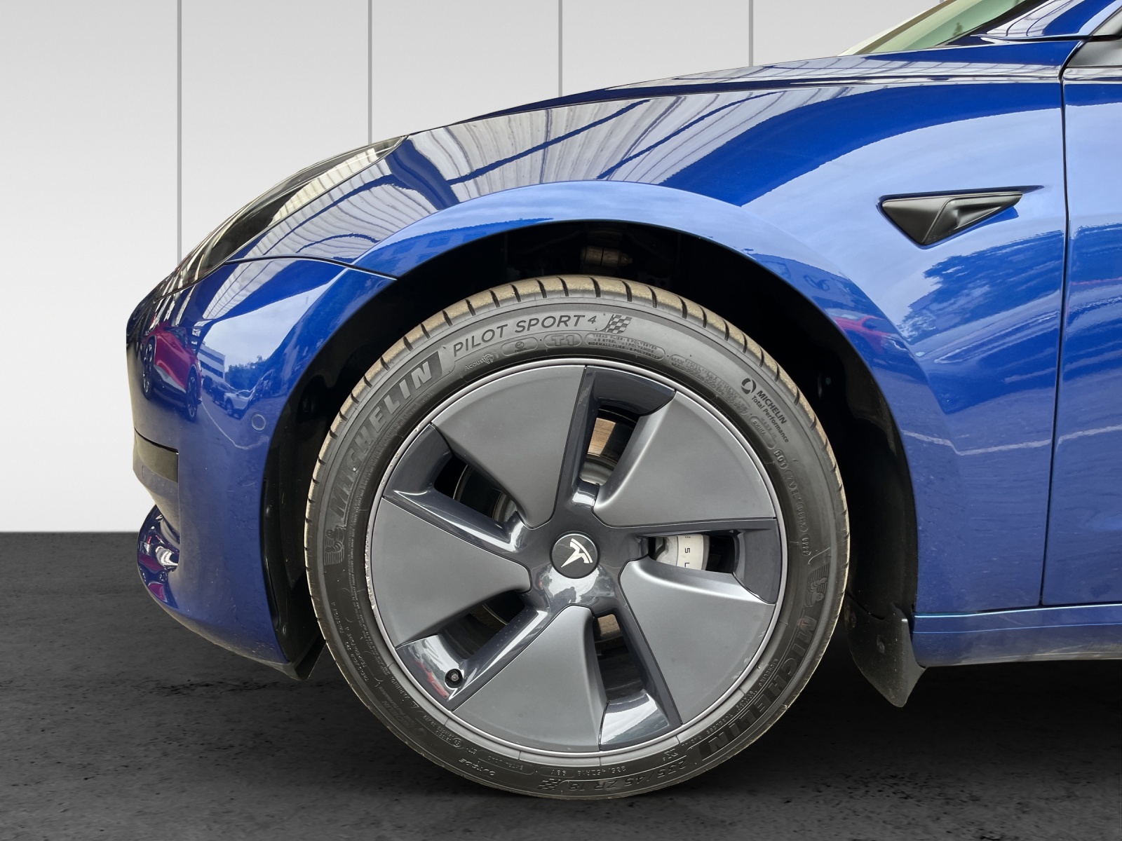 TESLA Model 3 RWD Standart Range Plus-image-13