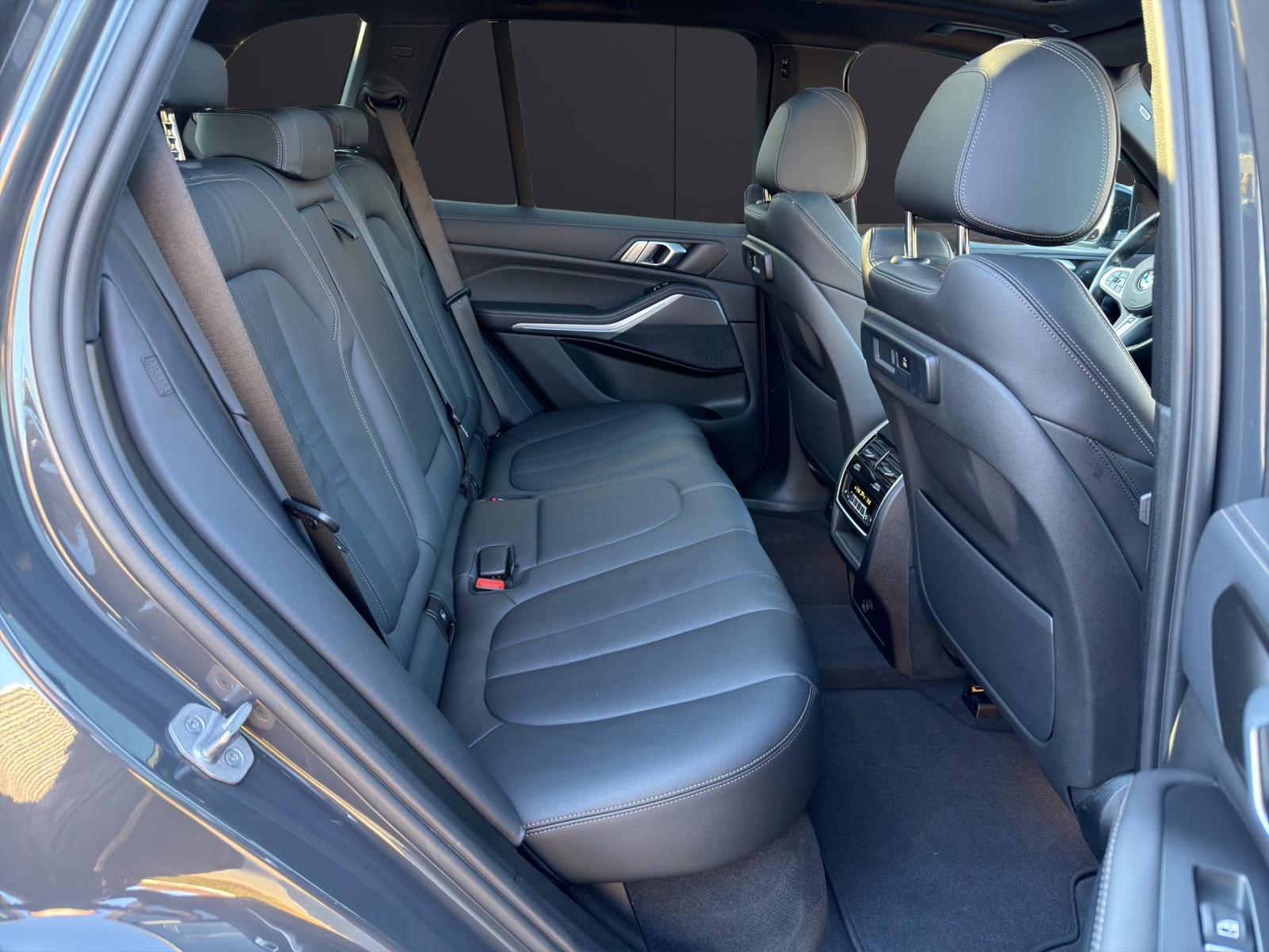 BMW X5 M50i xDrive-image-13