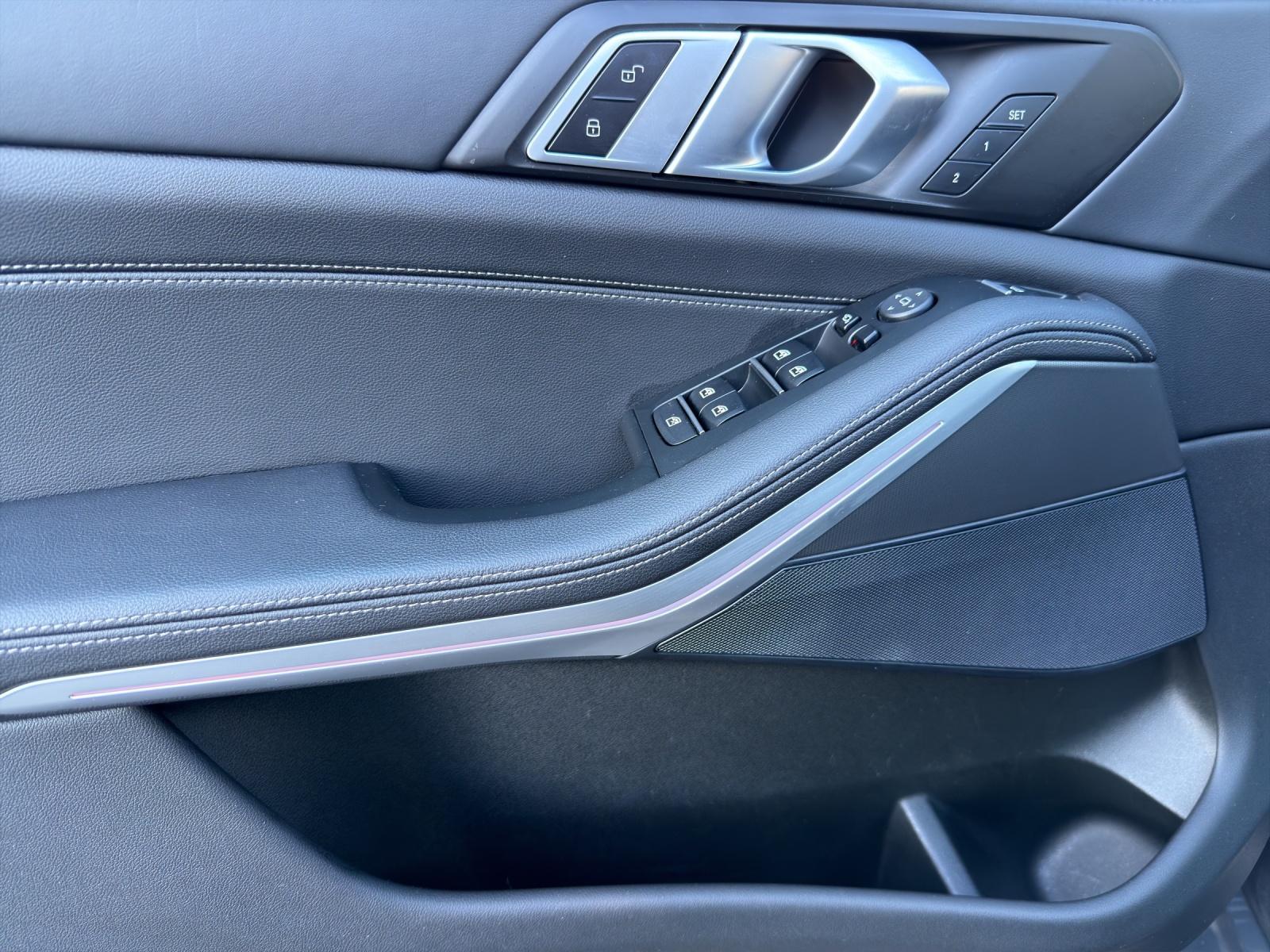 BMW X5 M50i xDrive-image-7