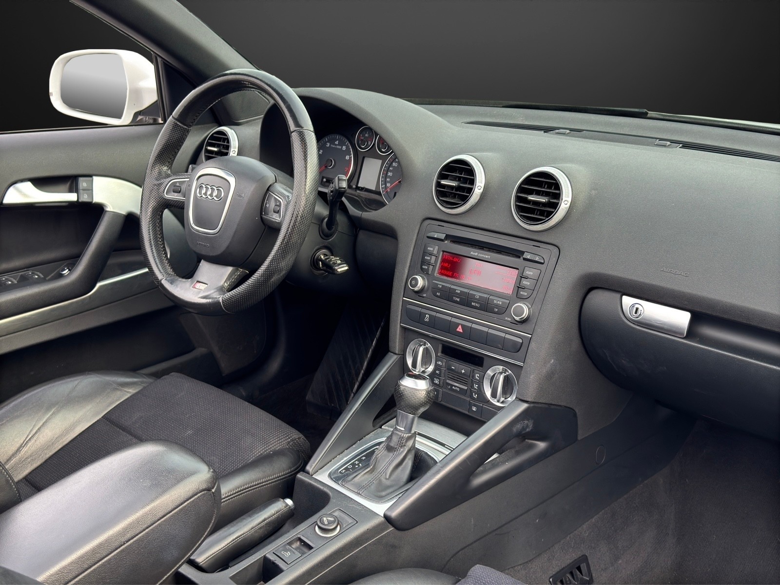 AUDI A3 Cabriolet 1.8 TFSI S-Line Ambition S-tronic-image-9
