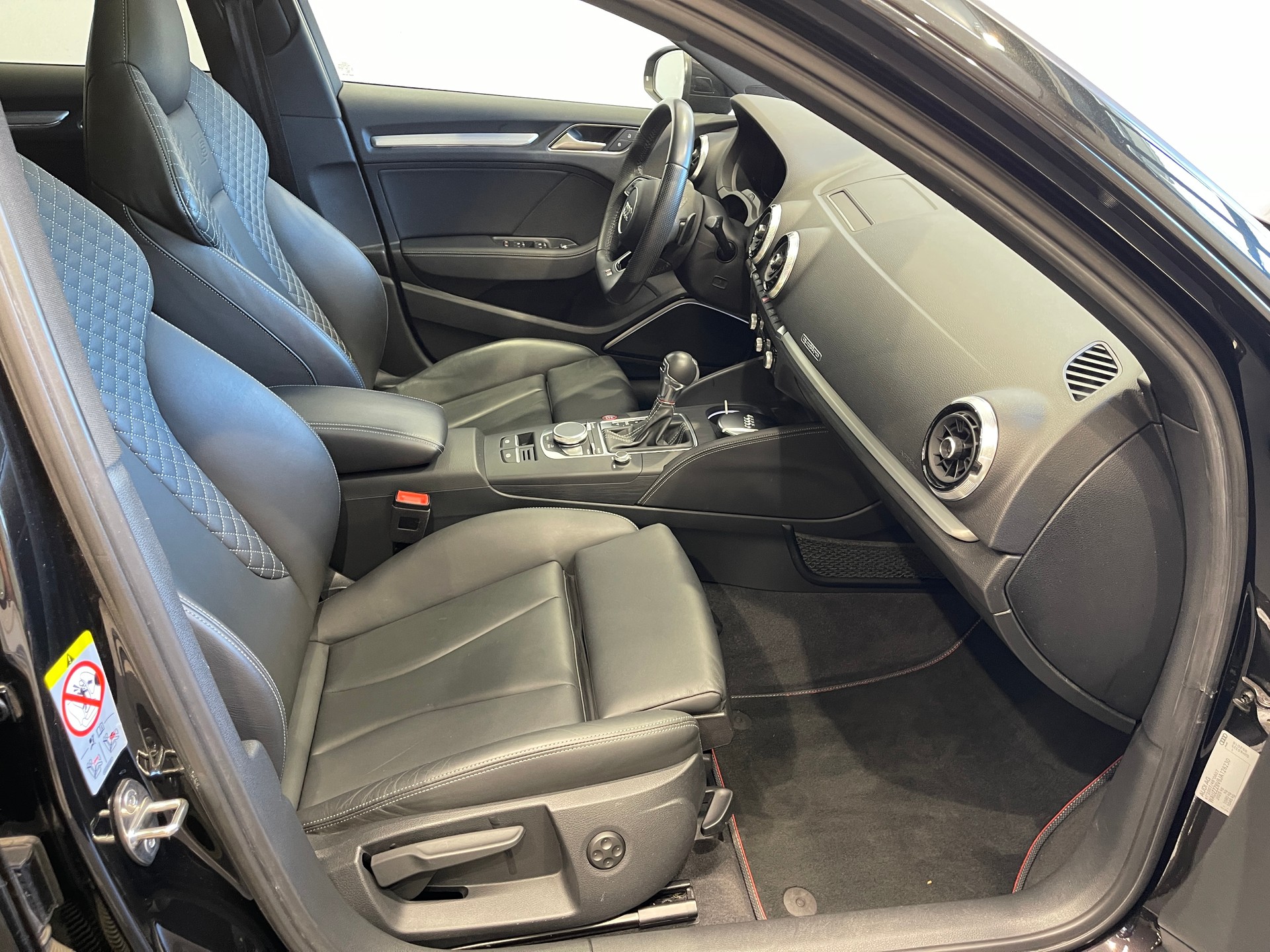 AUDI S3 Sportback 2.0 TFSI quattro S-tronic-image-13