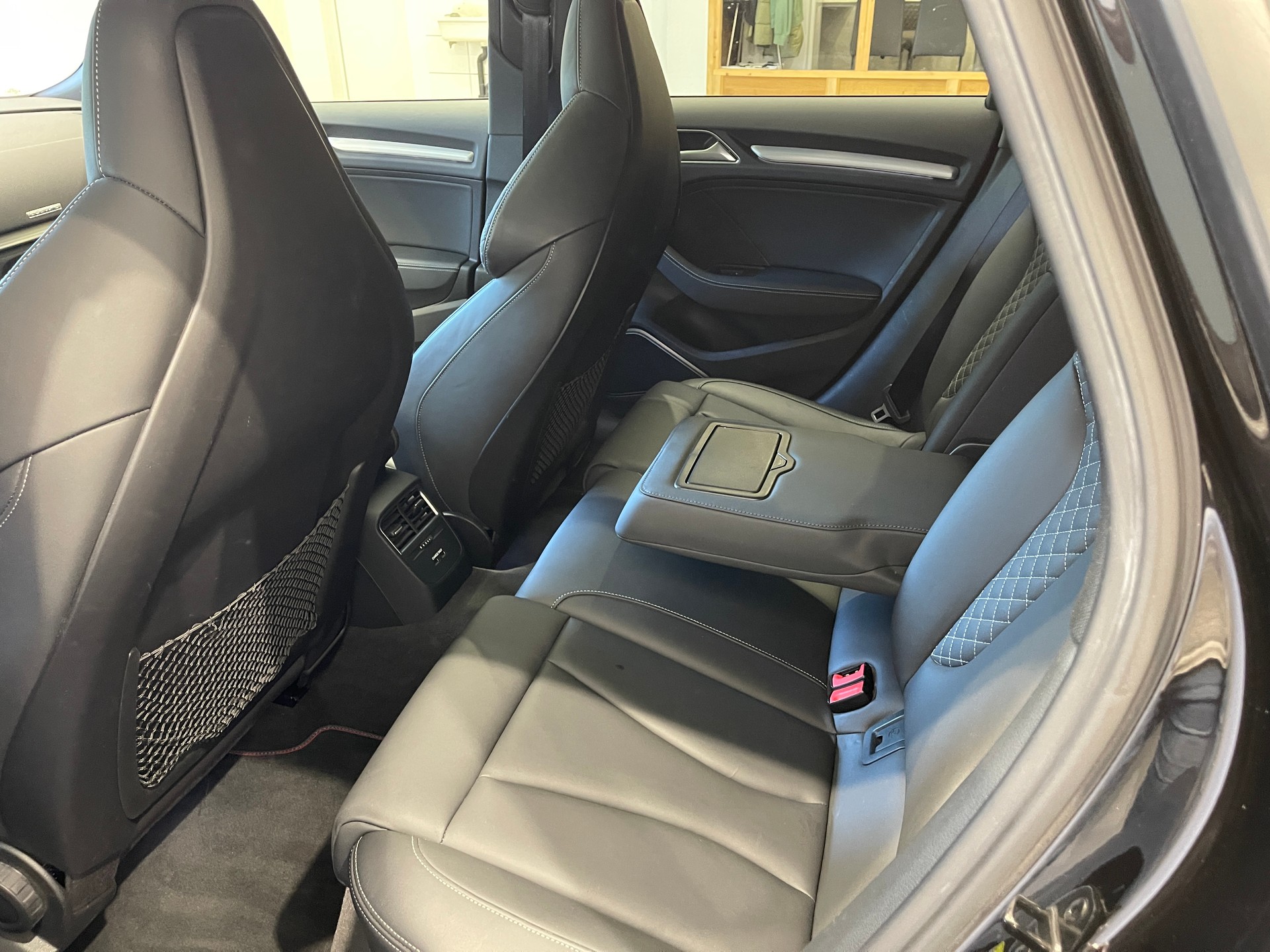 AUDI S3 Sportback 2.0 TFSI quattro S-tronic-image-11