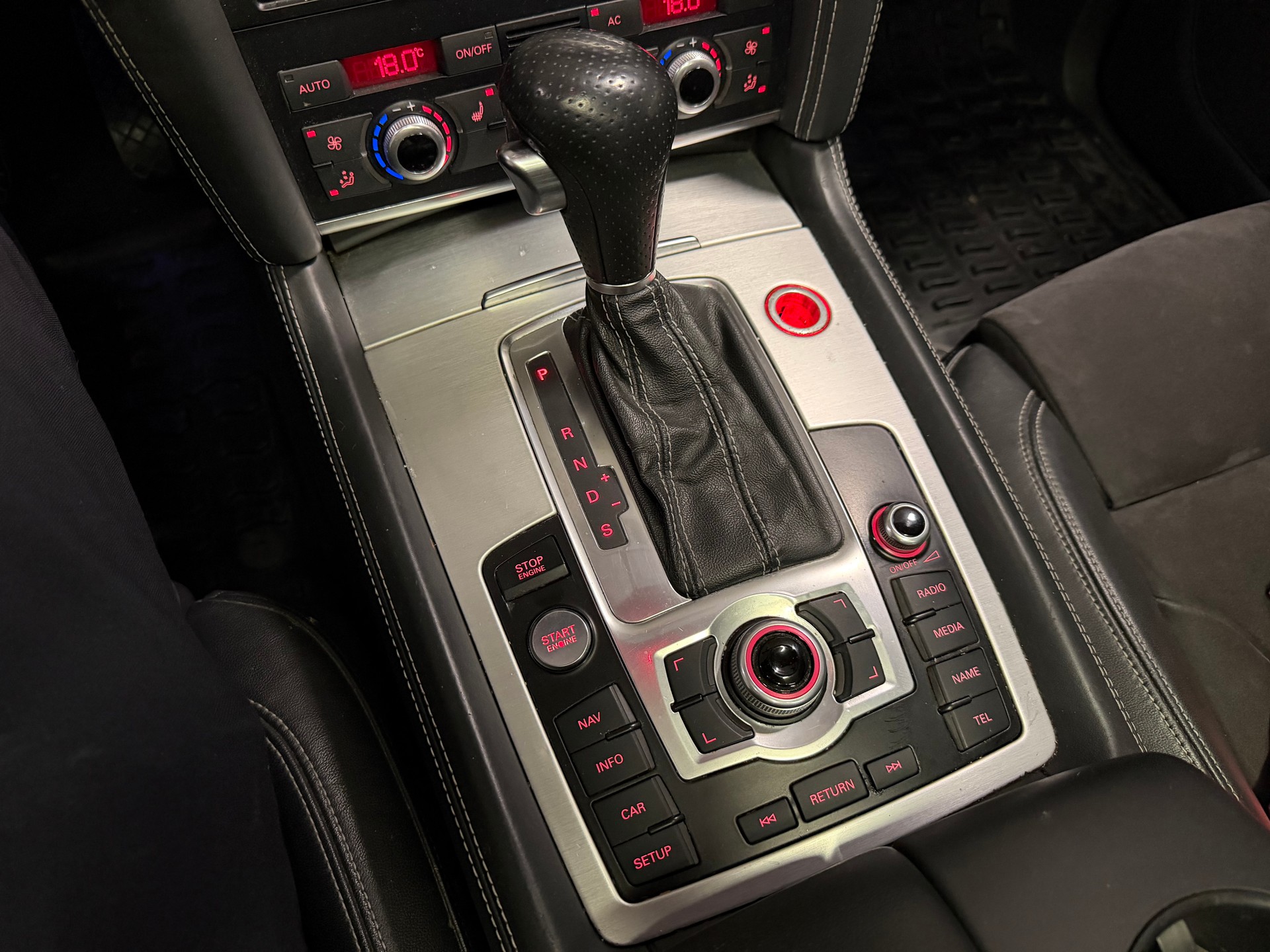 AUDI Q7 3.0 TDI quattro tiptronic-image-14