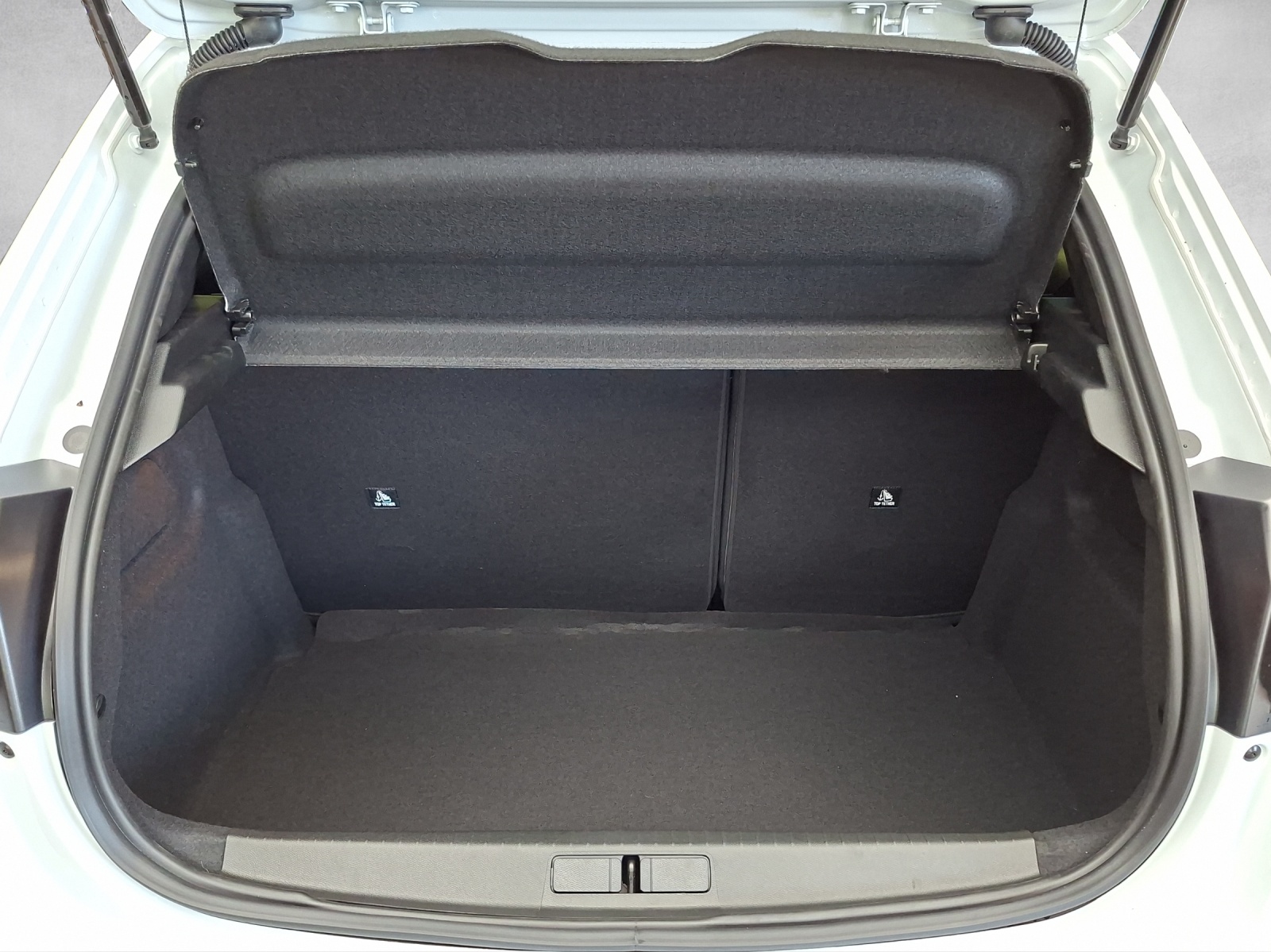 PEUGEOT 208 1.2 Hybrid 145 GT-image-14