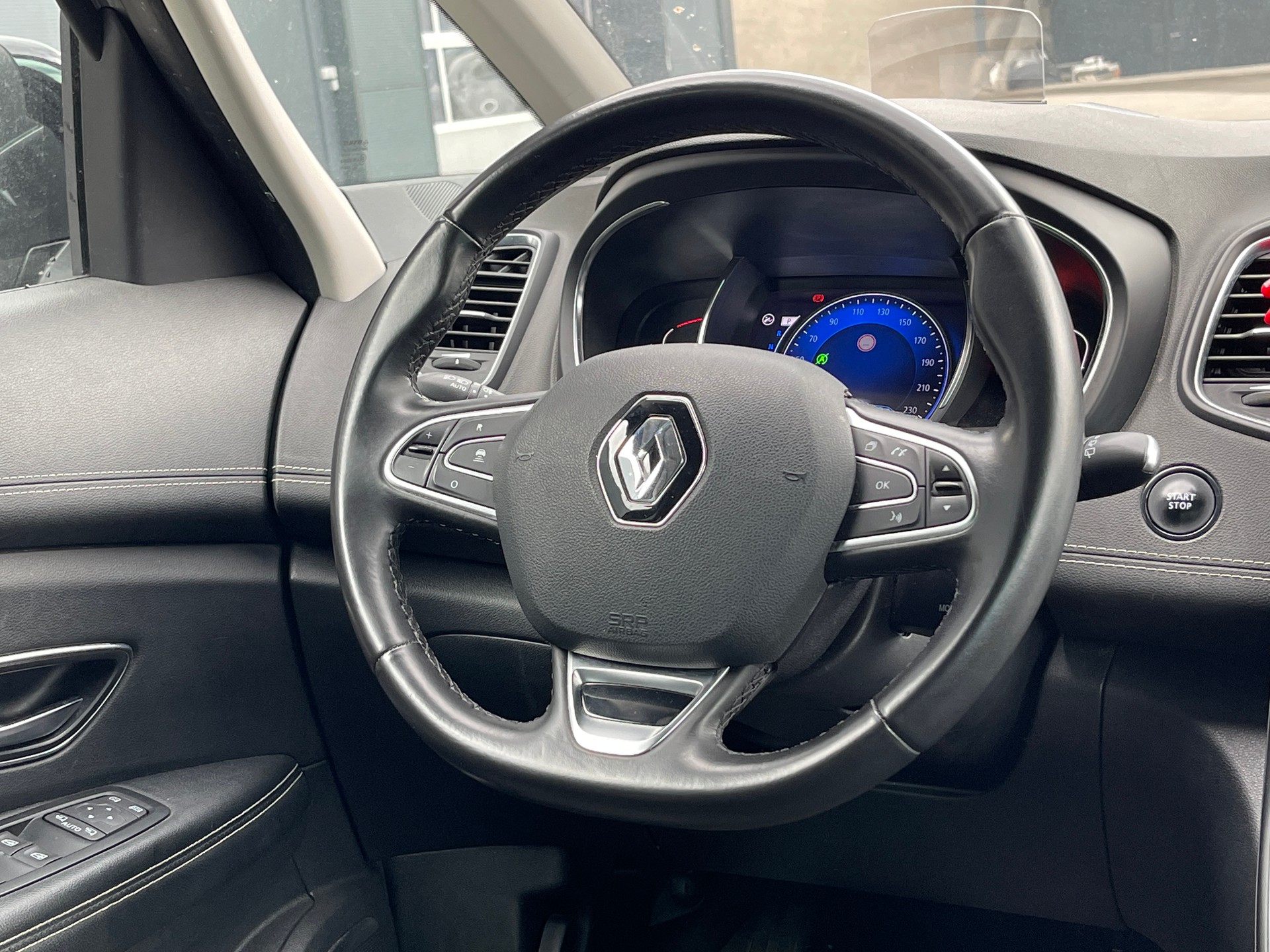RENAULT Scénic 1.6 dCi Bose EDC-image-8