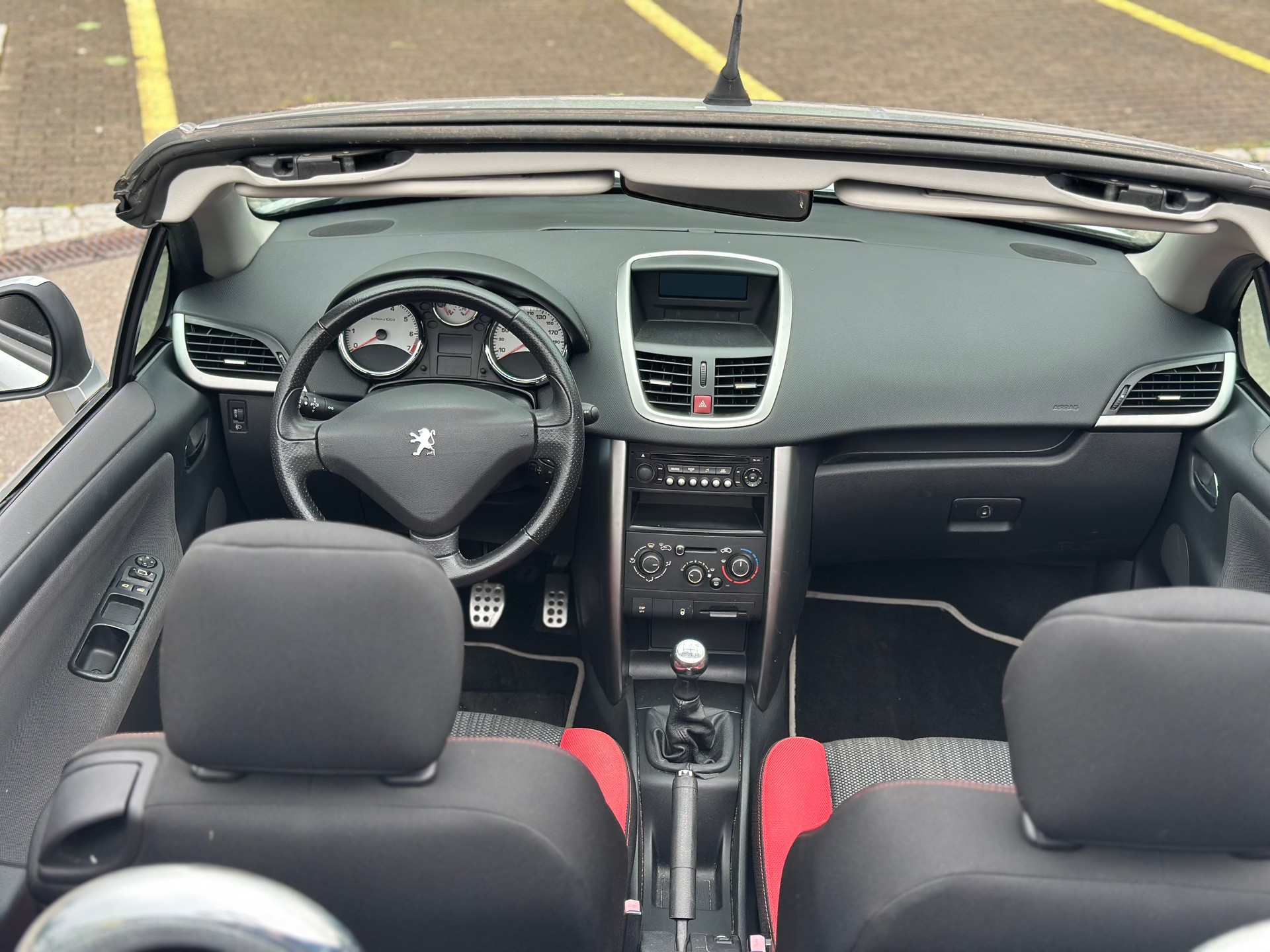PEUGEOT 207 CC 1.6 16V Allure-image-8