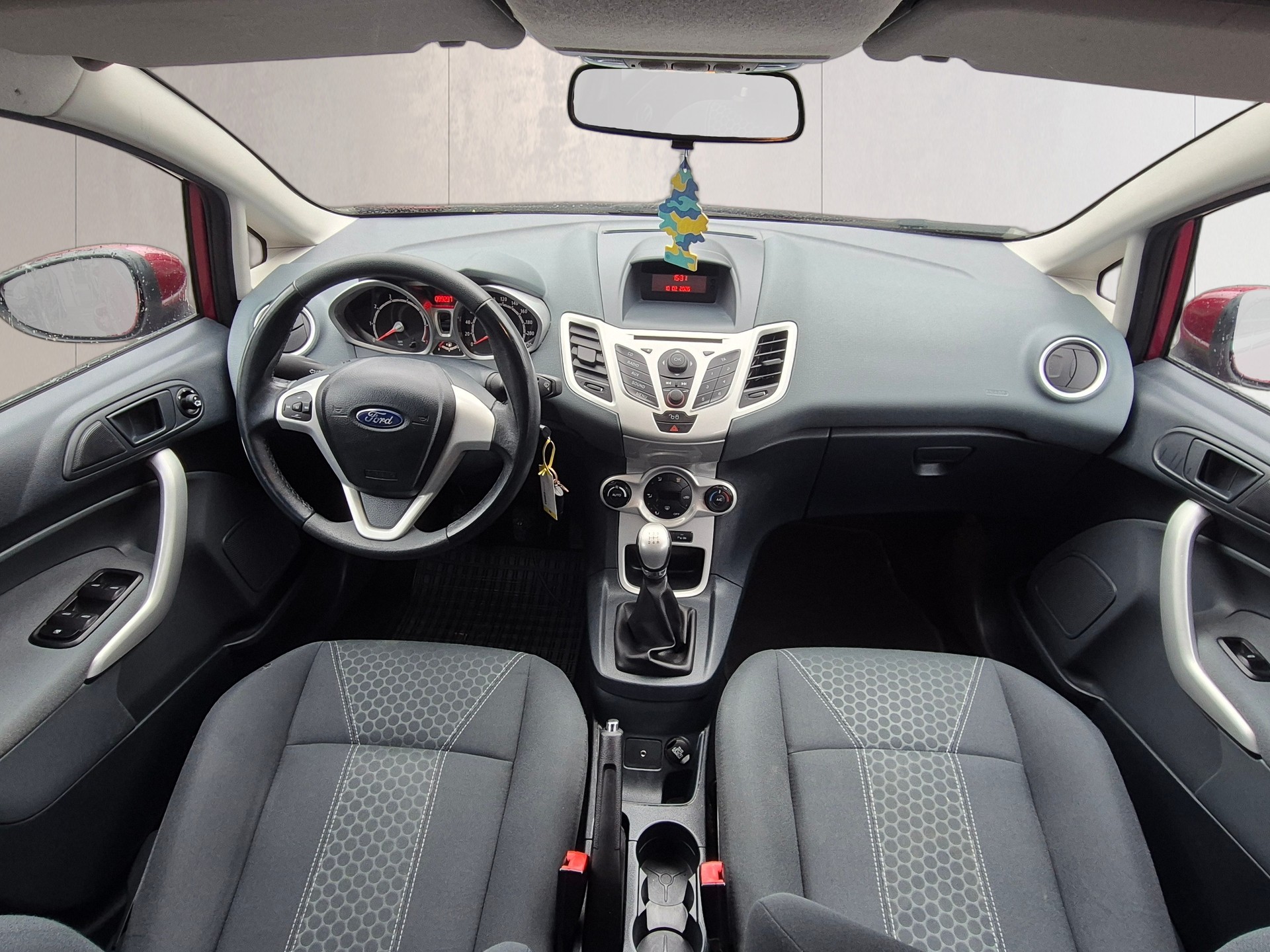 FORD Fiesta 1.4 16V Titanium-image-9