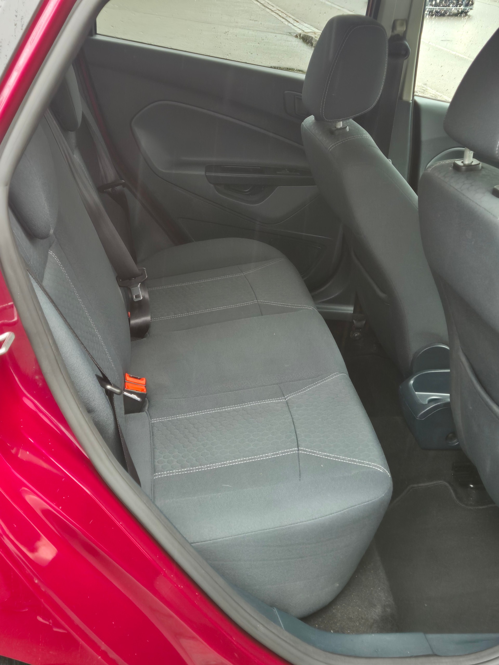 FORD Fiesta 1.4 16V Titanium-image-8