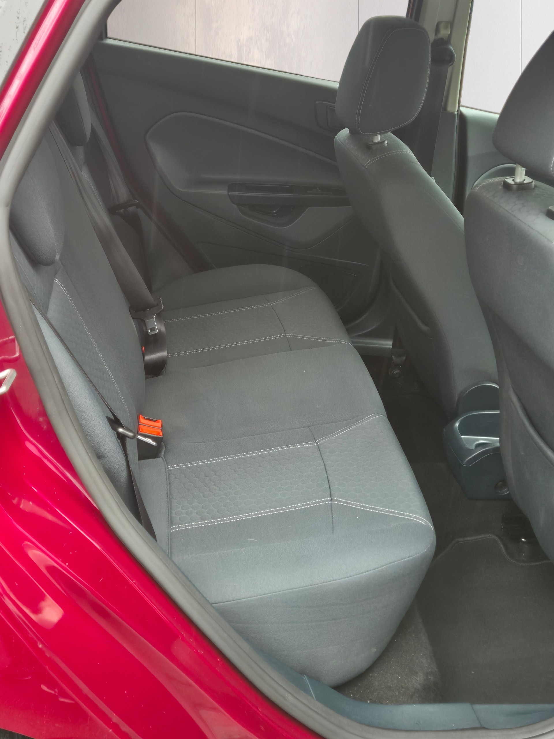 FORD Fiesta 1.4 16V Titanium-image-8
