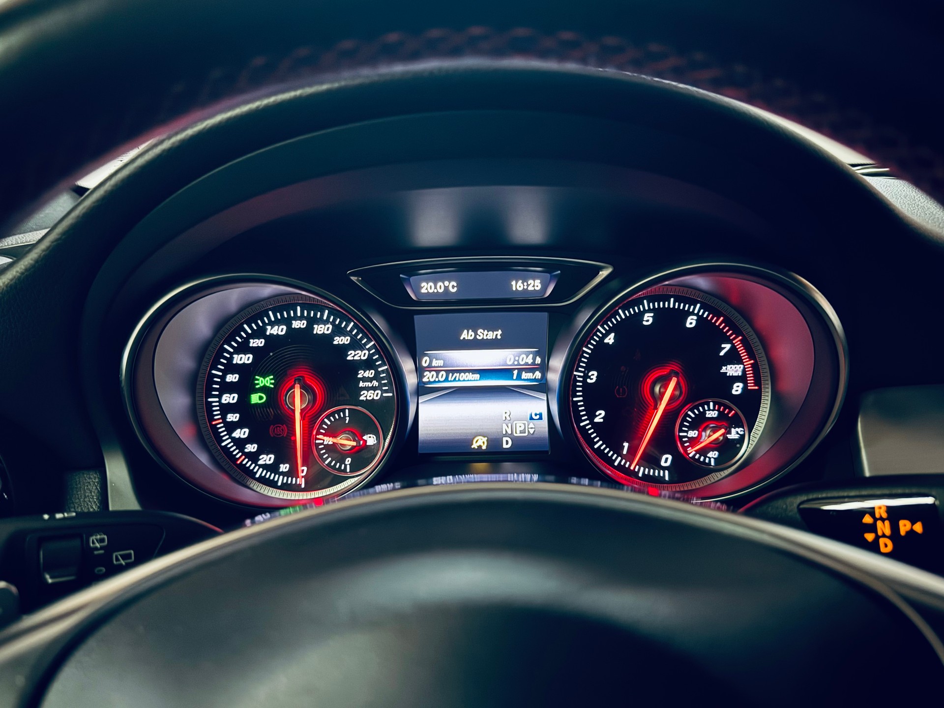 MERCEDES-BENZ GLA 250 AMG Line Swiss Star 4Matic 7G-DCT-image-19