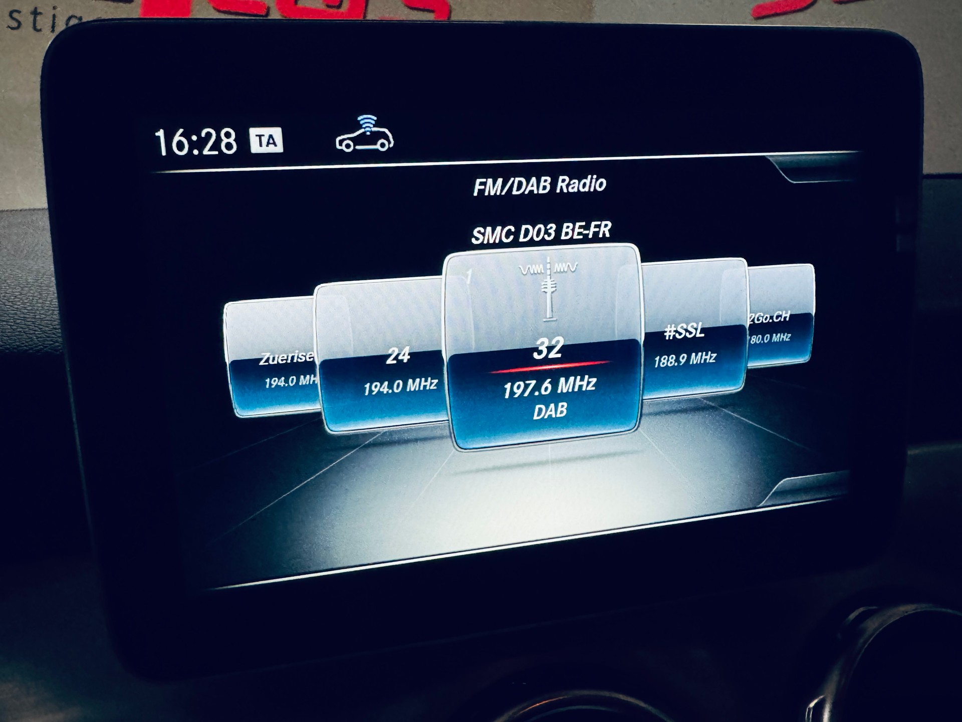 MERCEDES-BENZ GLA 250 AMG Line Swiss Star 4Matic 7G-DCT-image-25